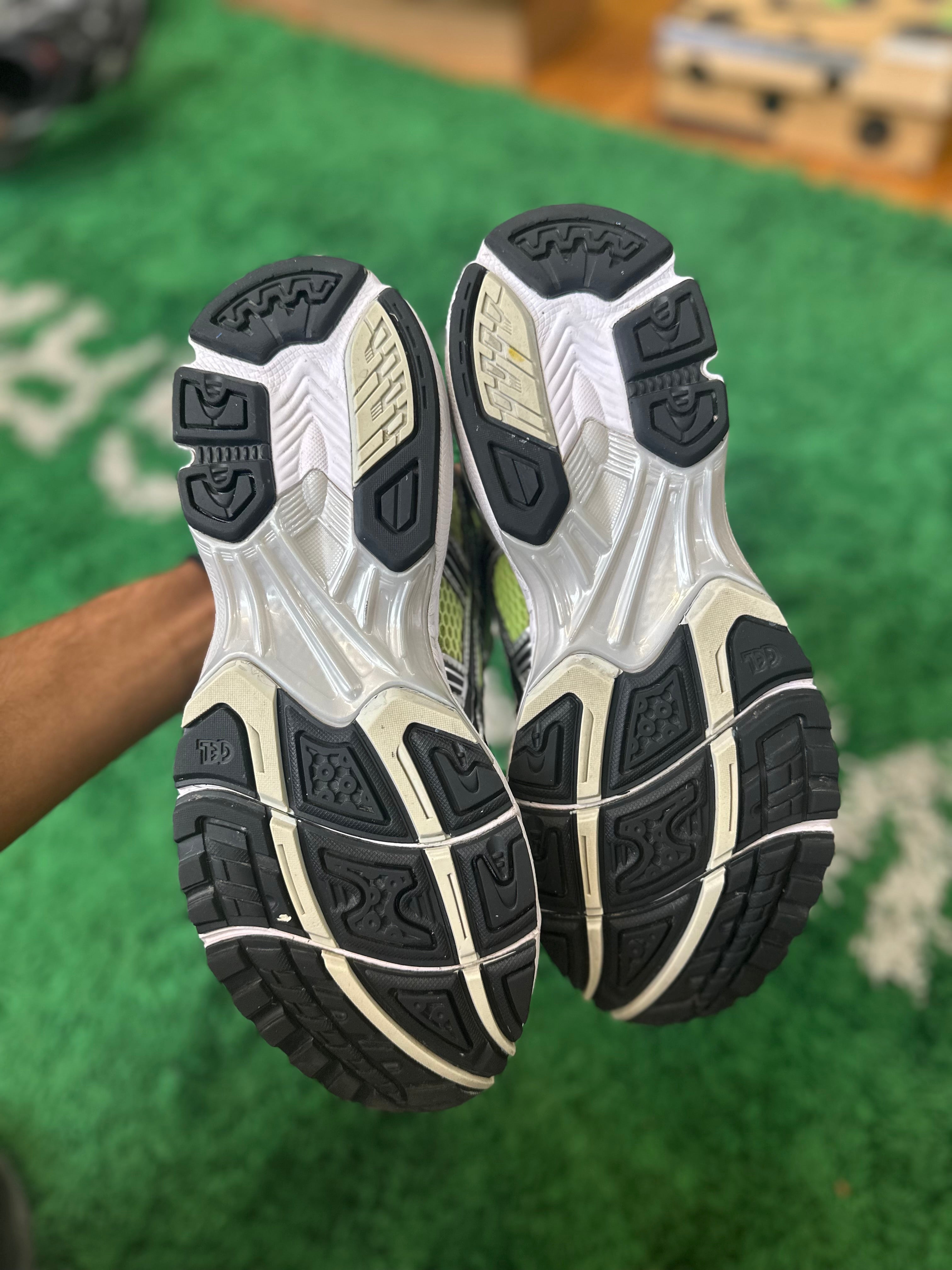 ASICS Gel-Kayano 14 “illuminate Yellow”