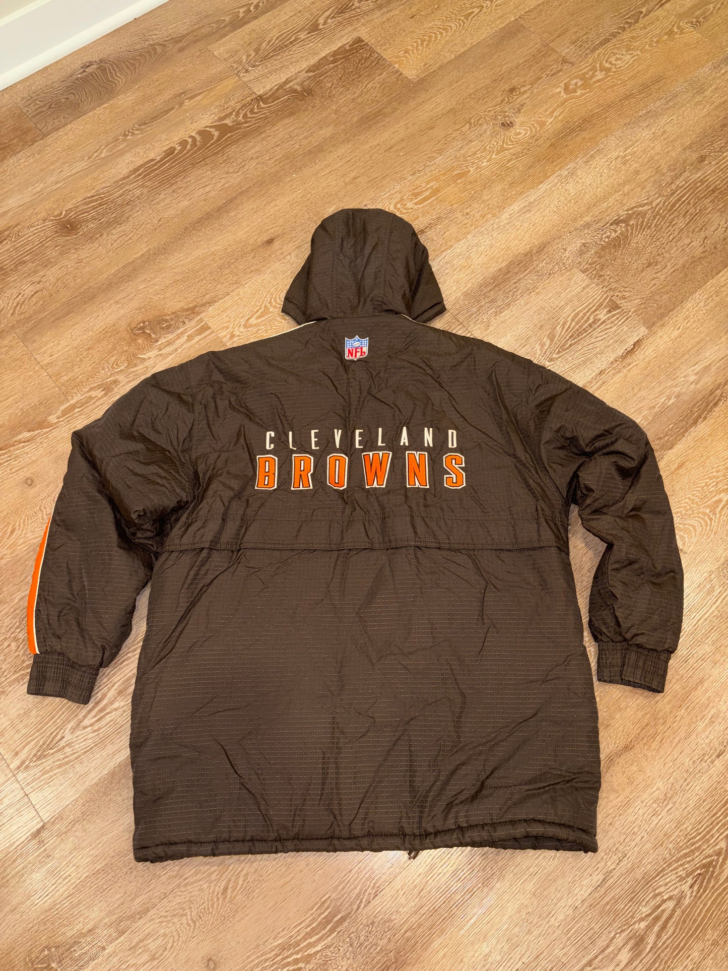 90s Puma Cleveland Browns Hooded Puffer Jacket (L)