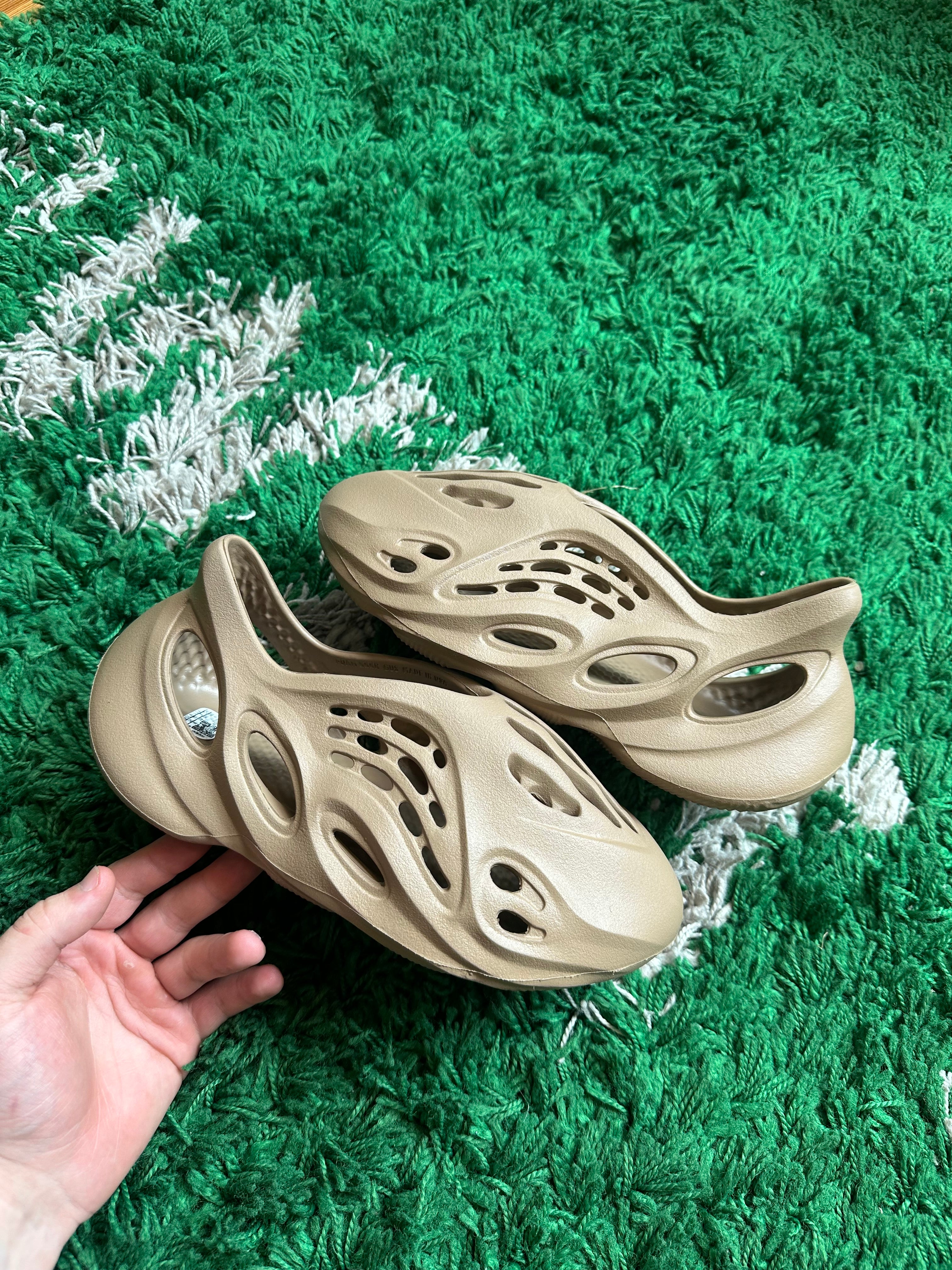 Yeezy Foam Runner “Clay Taupe”