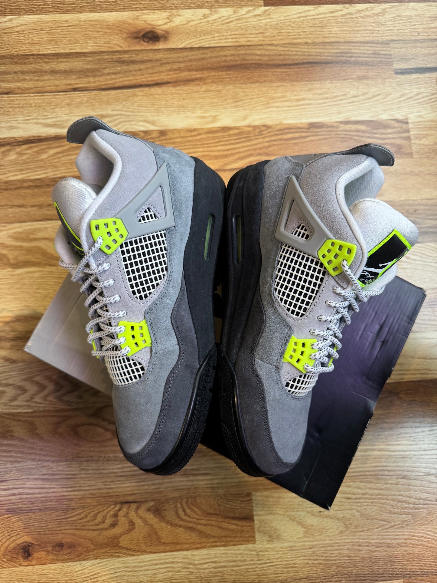 Jordan 4 SE “95 Neon”