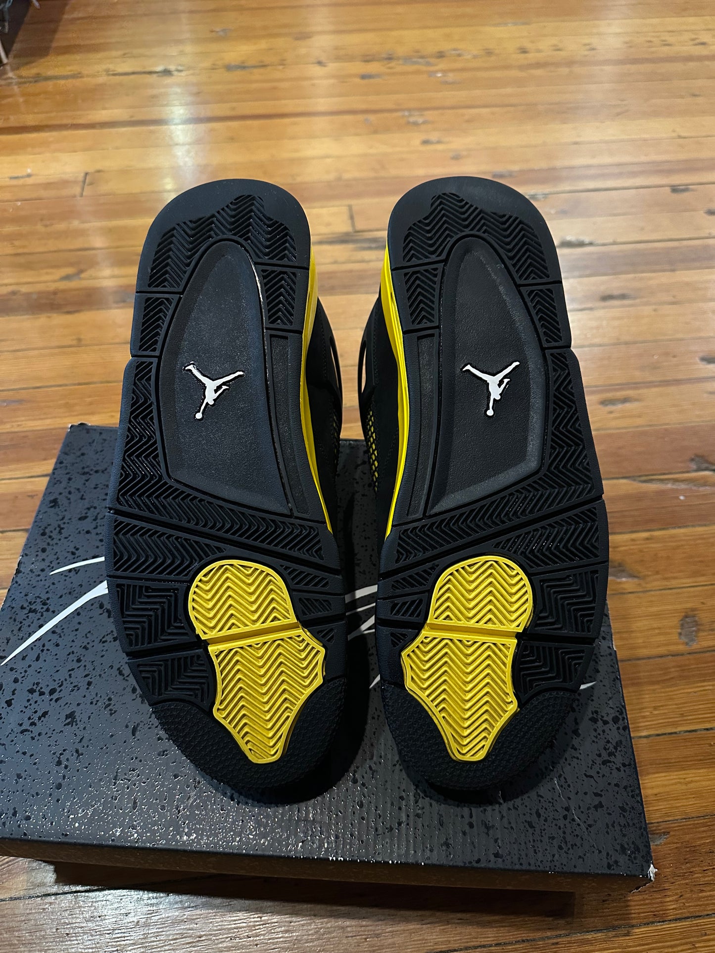 Jordan 4 “Thunder”