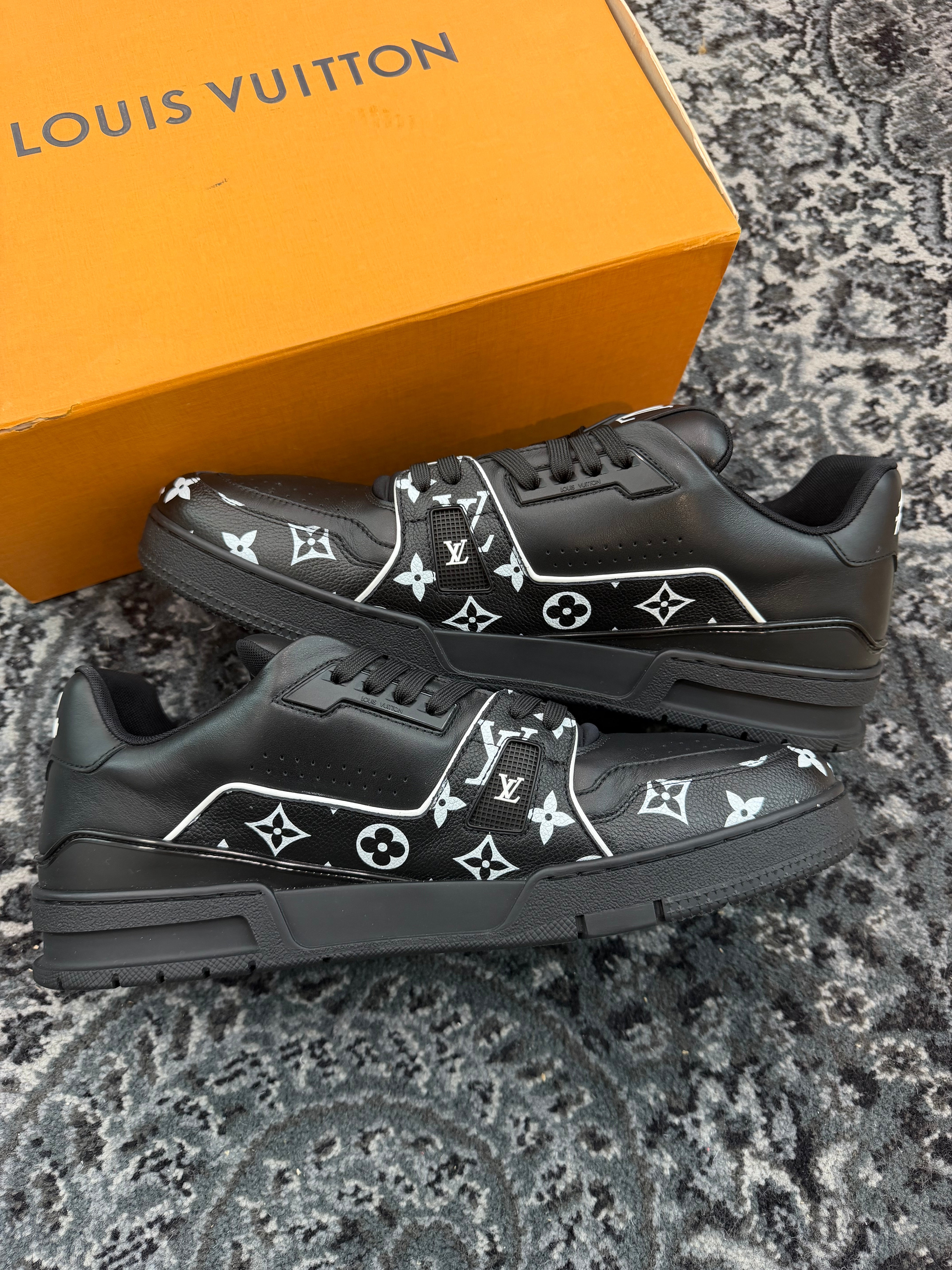 Louis Vuitton Trainer “Black White Monogram”