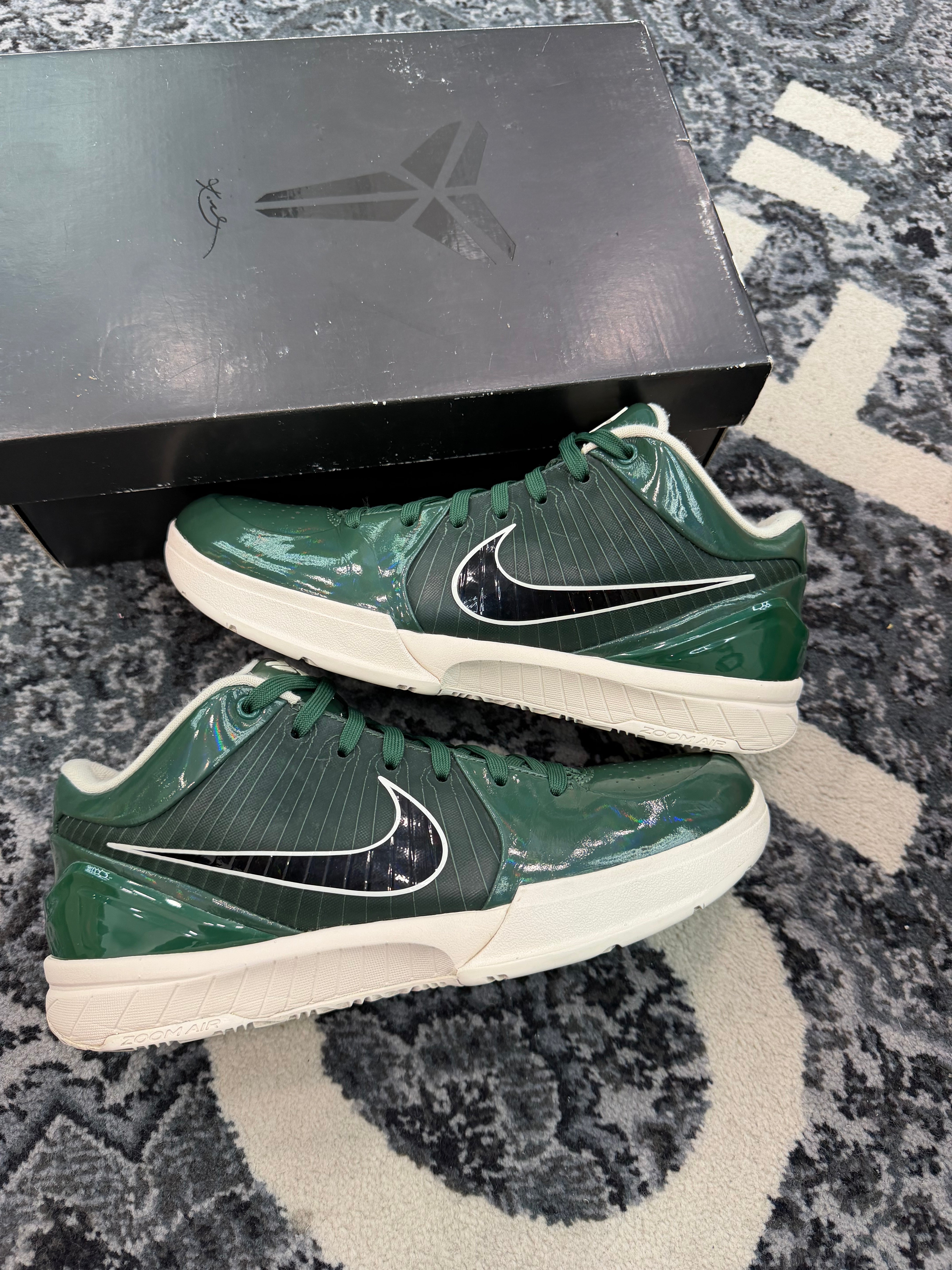Kobe 4 Protro x Undefeated “Milwaukee Bucks”