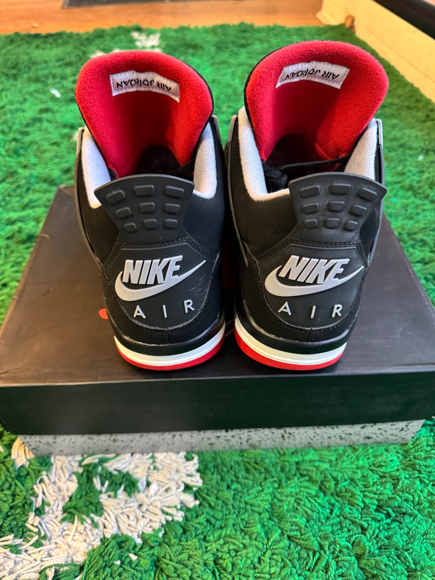 Jordan 4 “Bred”