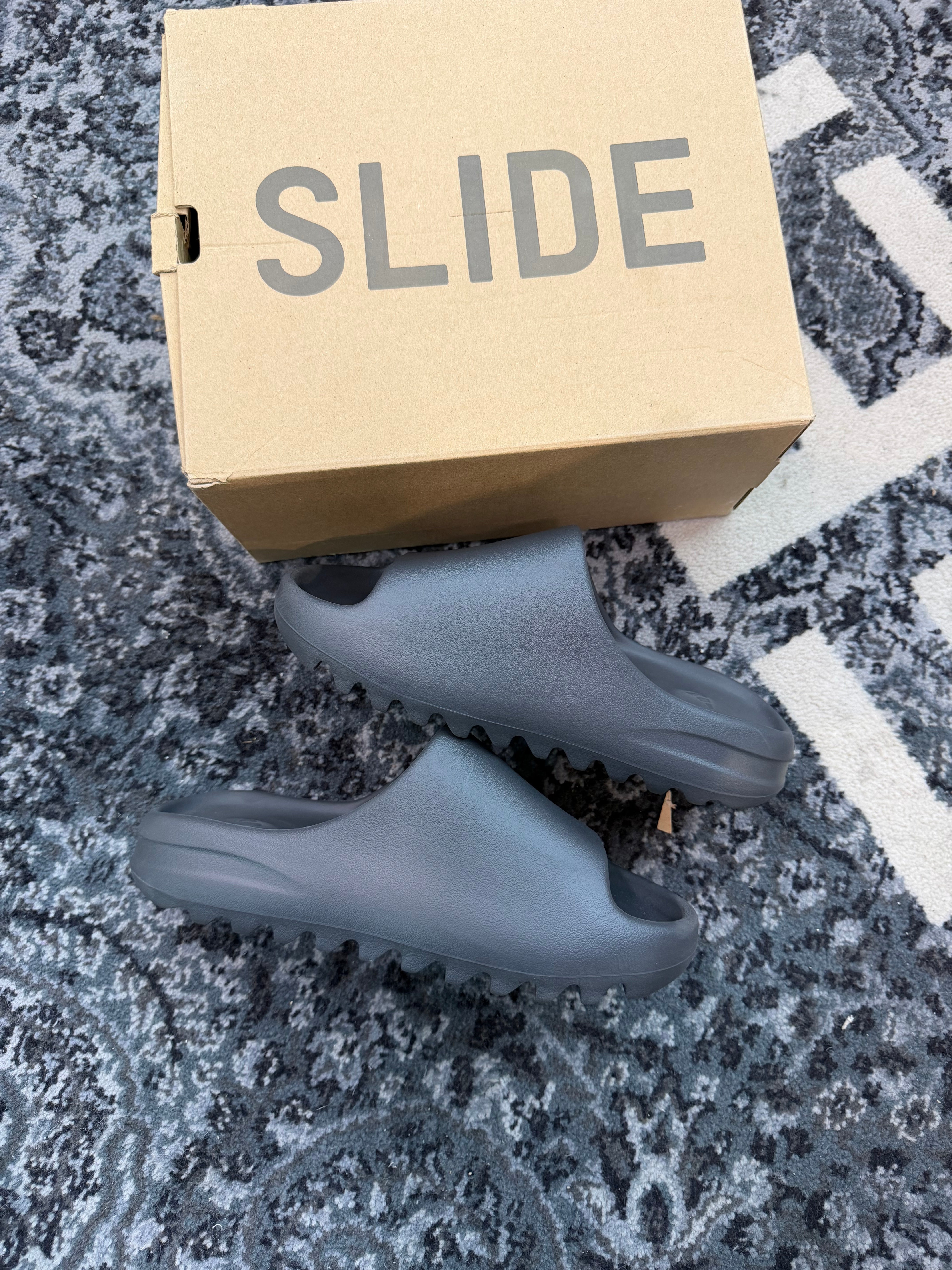Yeezy Slide “Onyx”