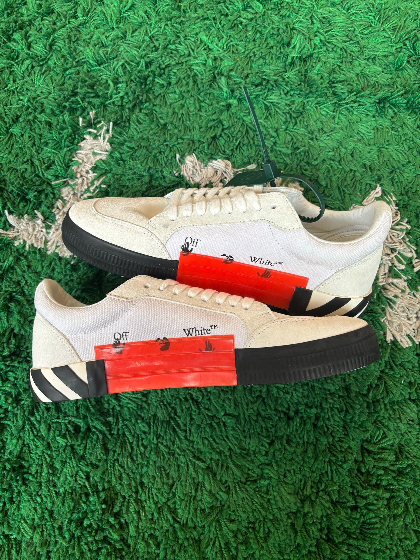Off-White Vulc Low “White Navy Blue”