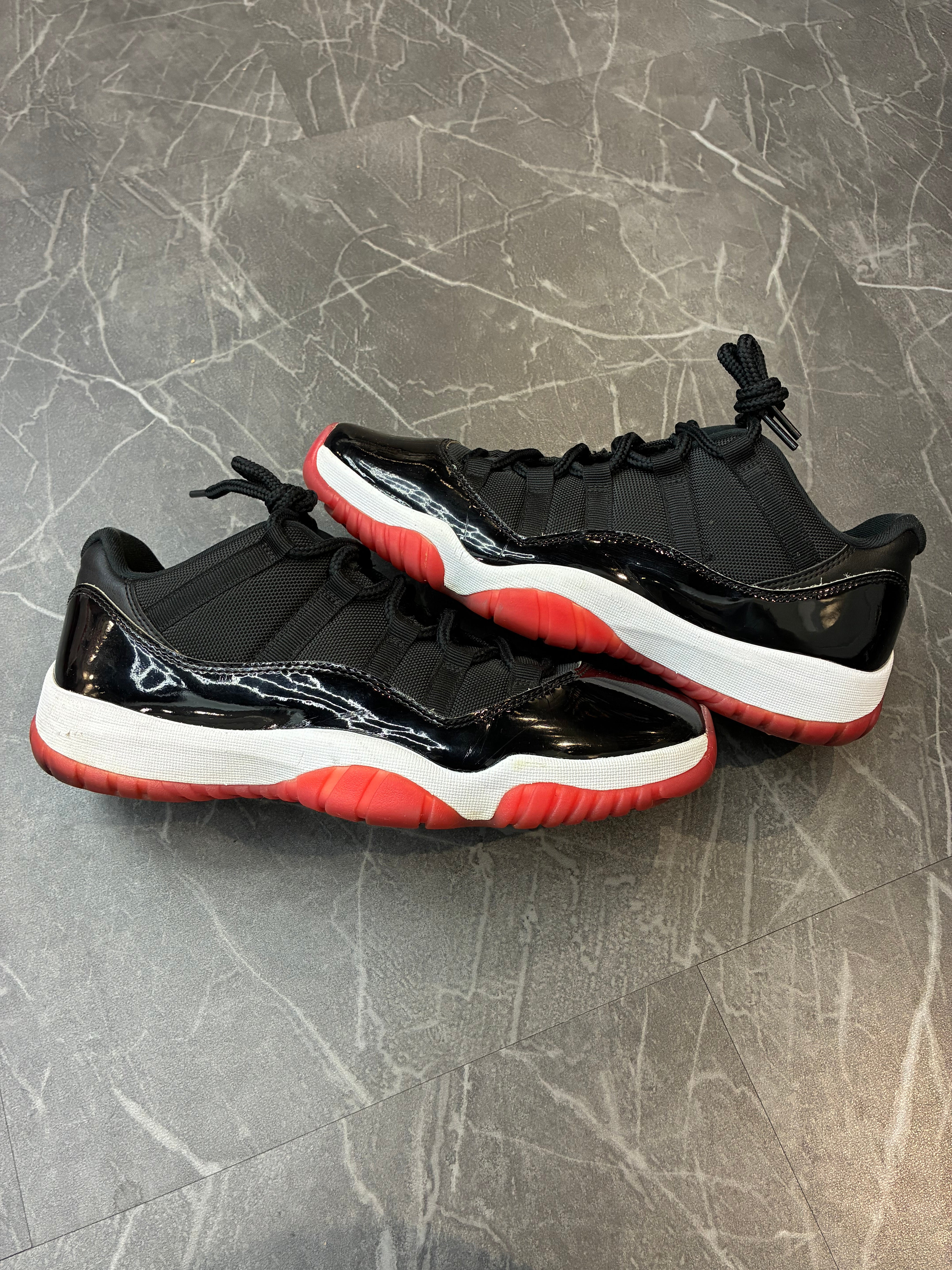 Jordan 11 Low “Bred”