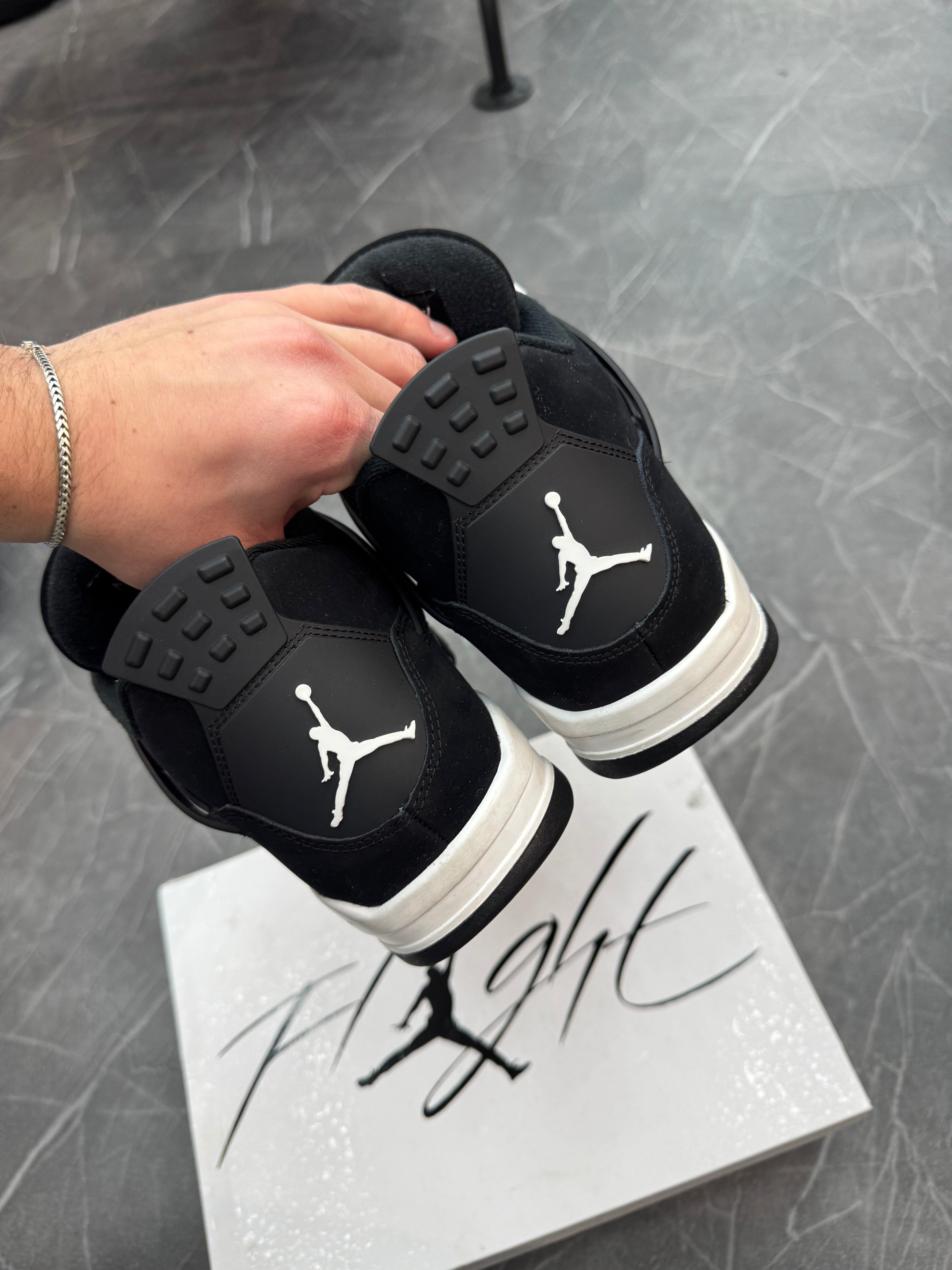 Jordan 4 White Thunder