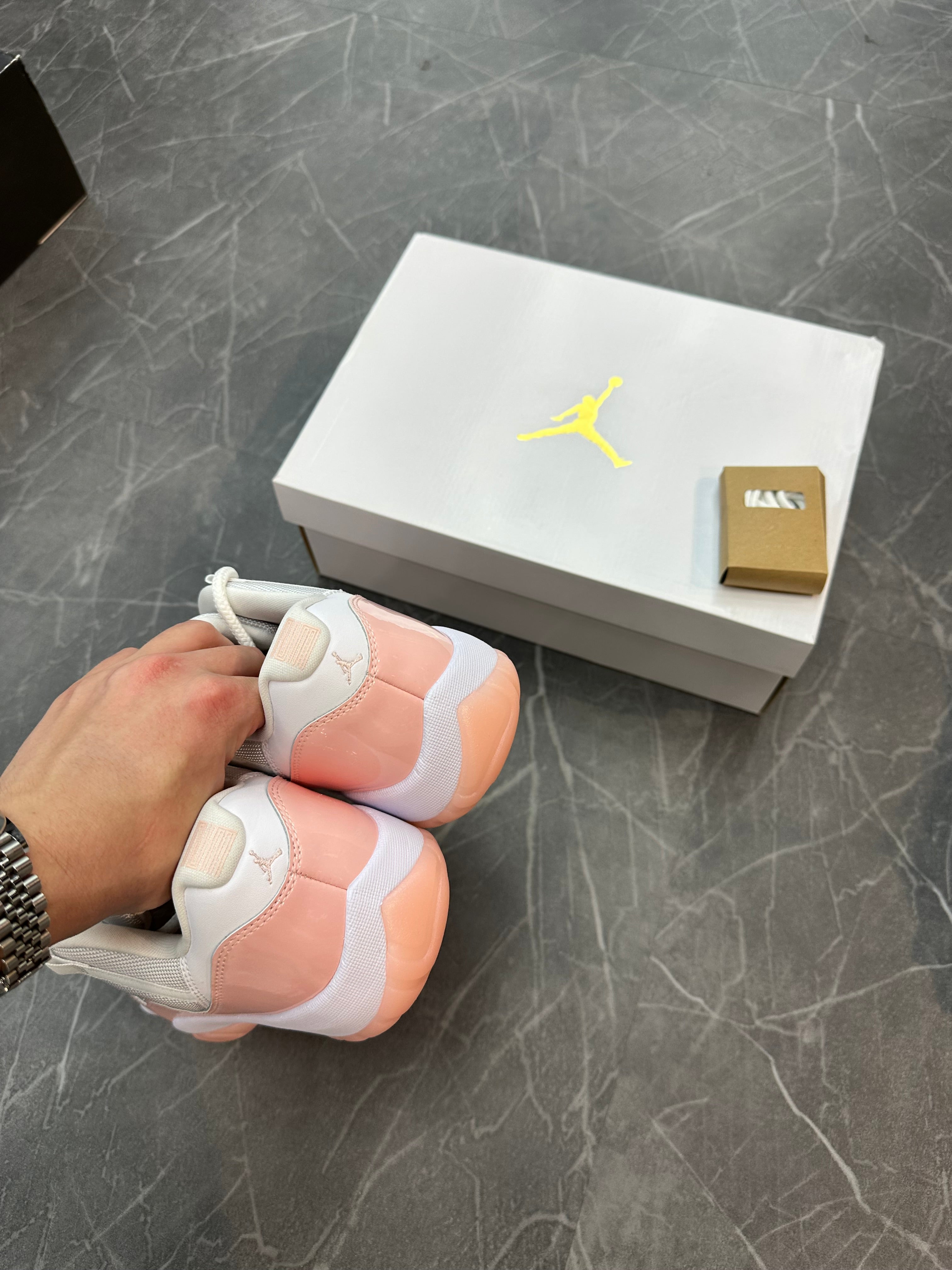 Jordan 11 Low “Legend Pink”