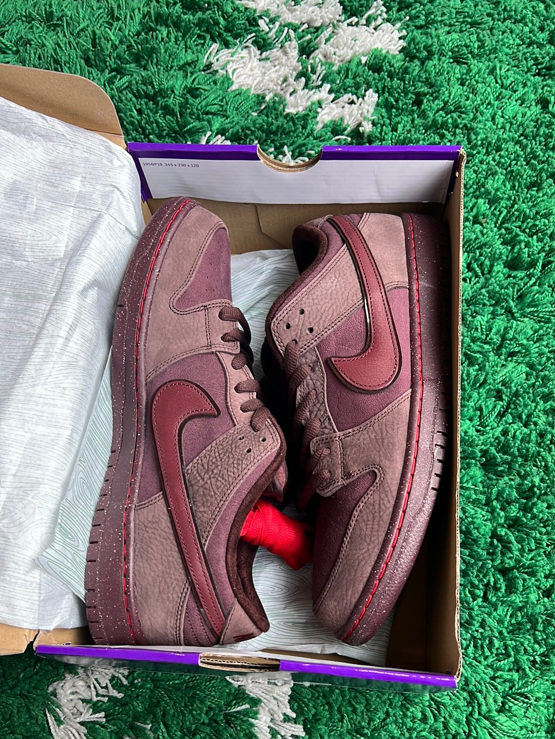 Nike SB Dunk Low “City of Love”