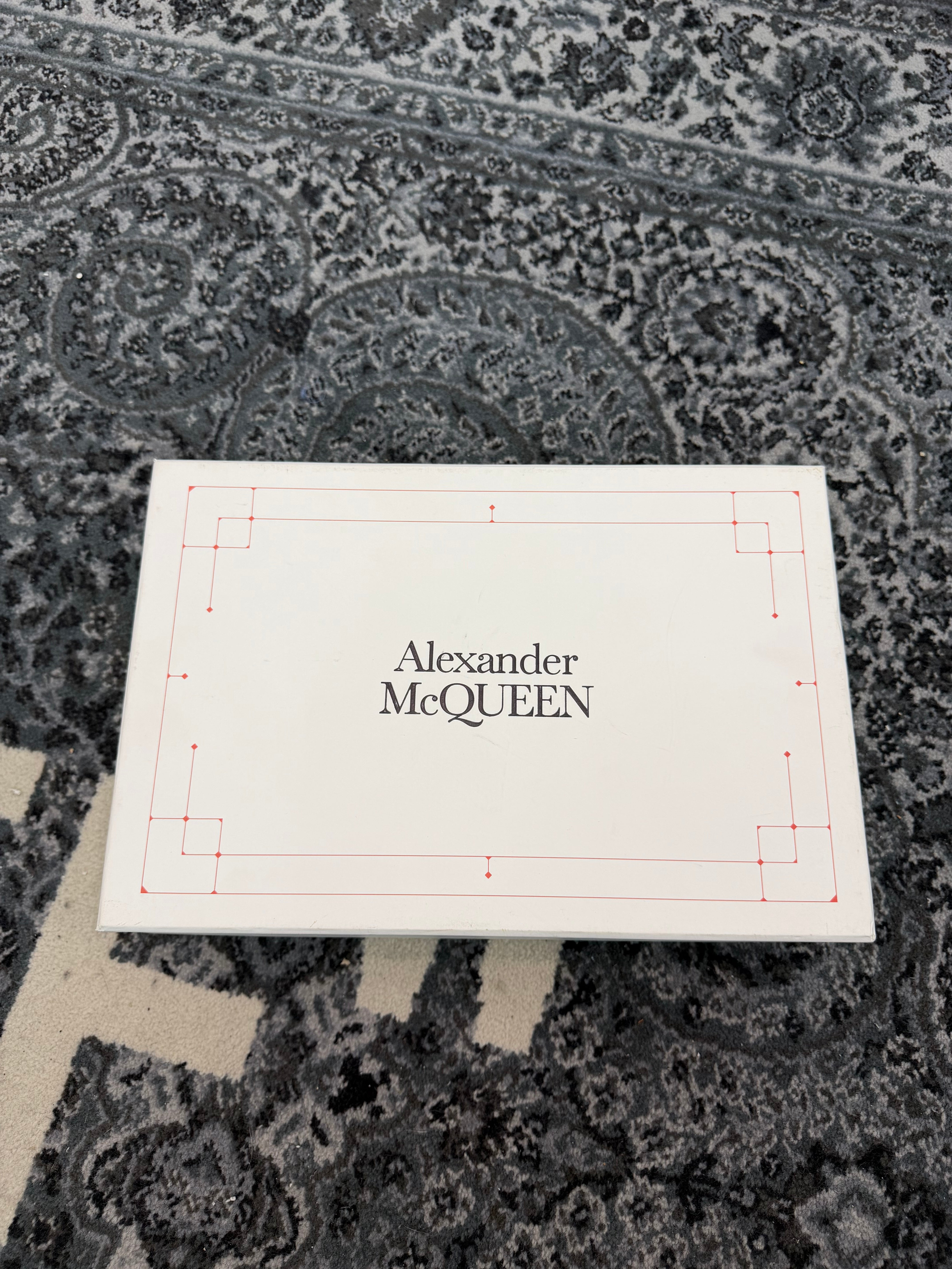 Alexander McQueen “Black White”