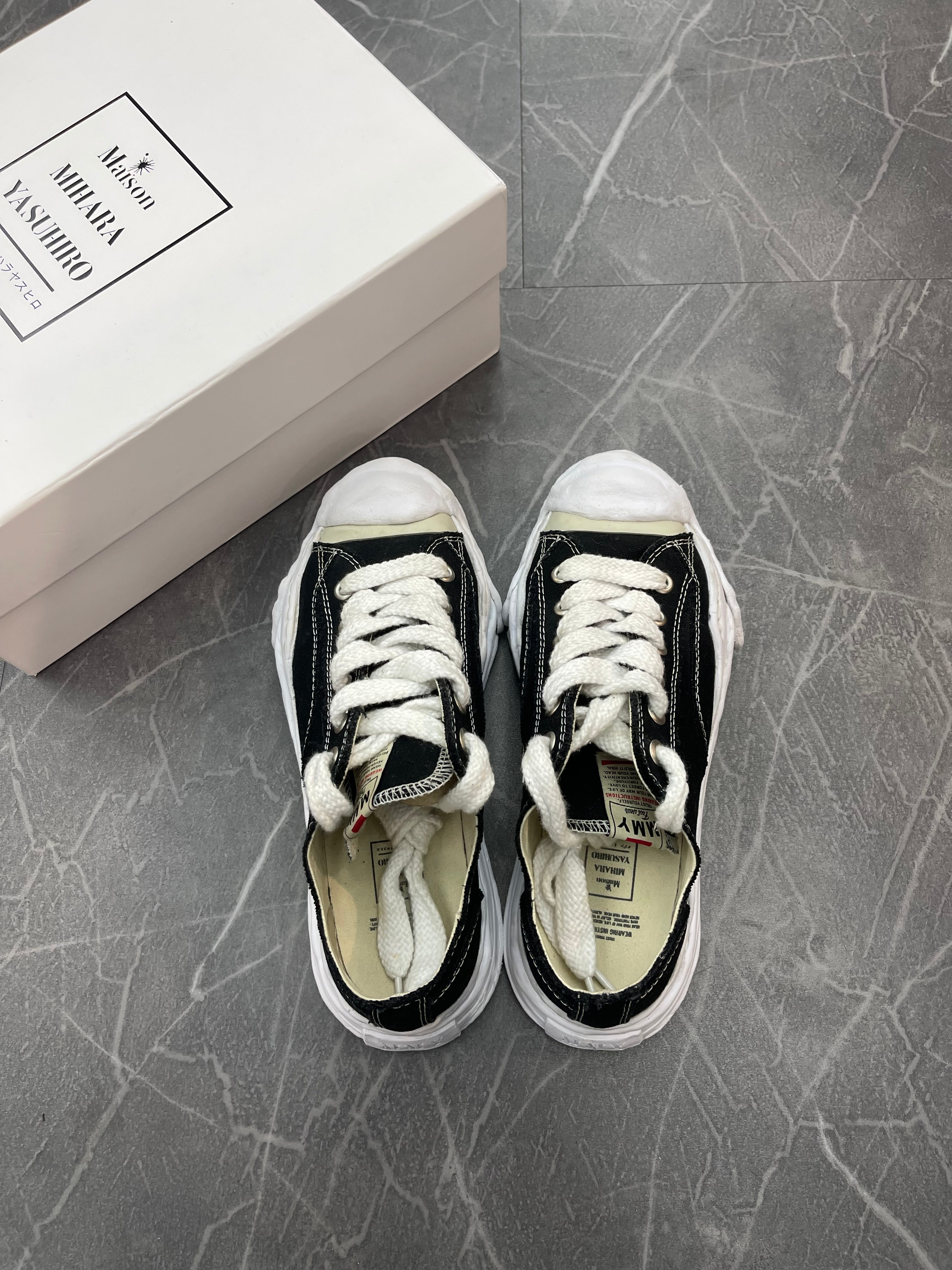 Maison Mihara Canvas Low “Black”