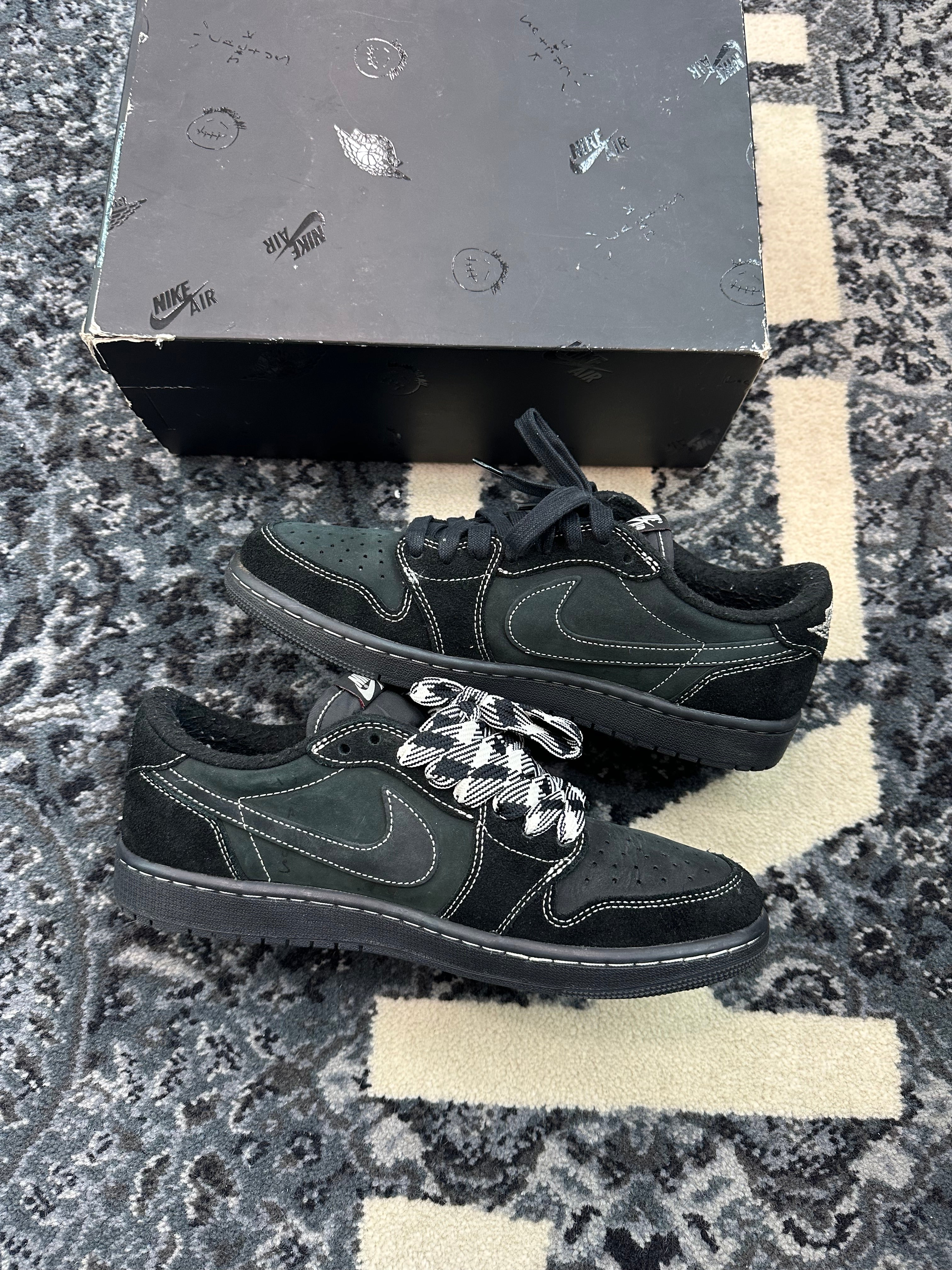 Jordan 1 Low Travis Scott “Phantom”