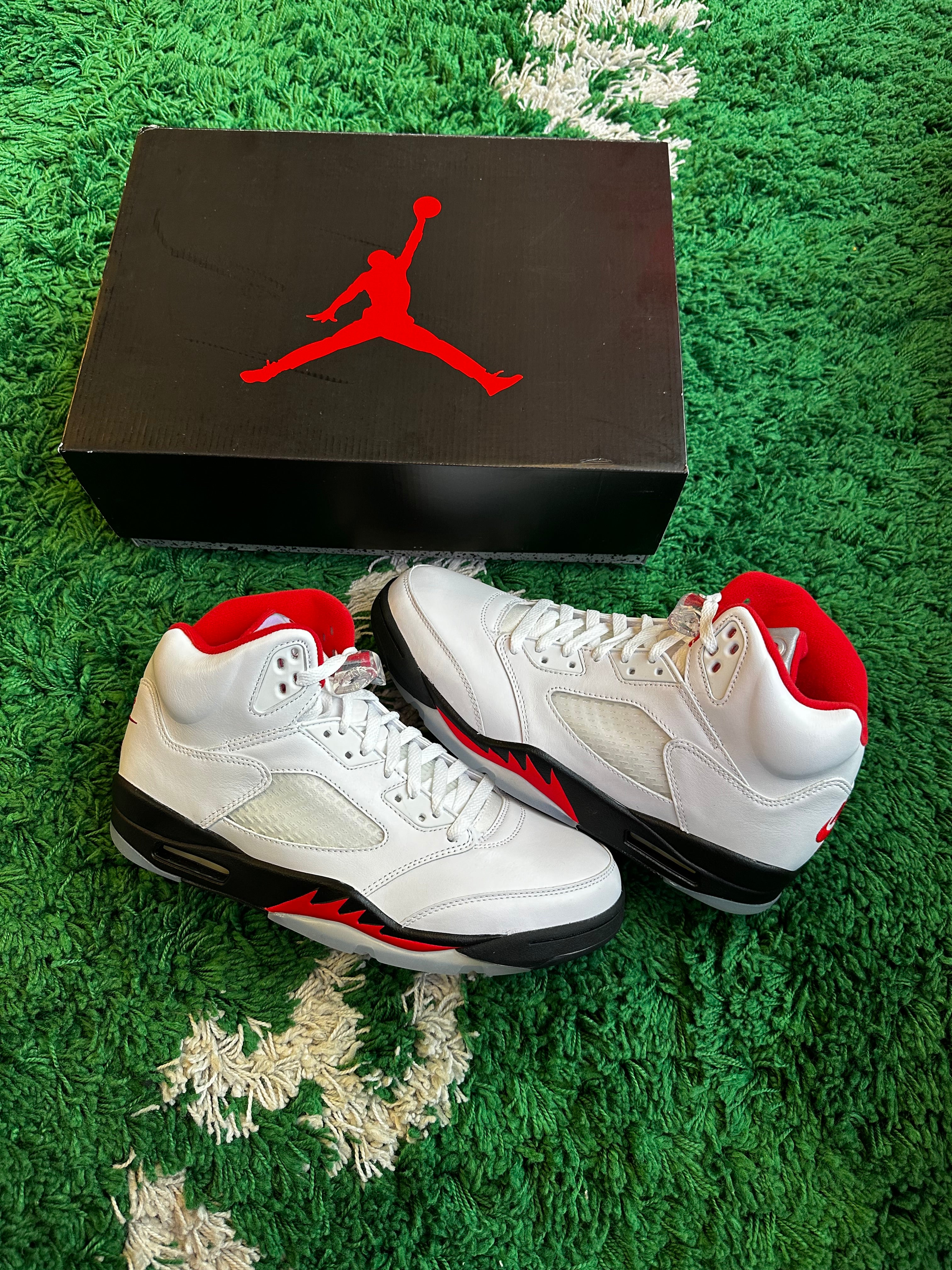 Jordan 5 “Fire Red”