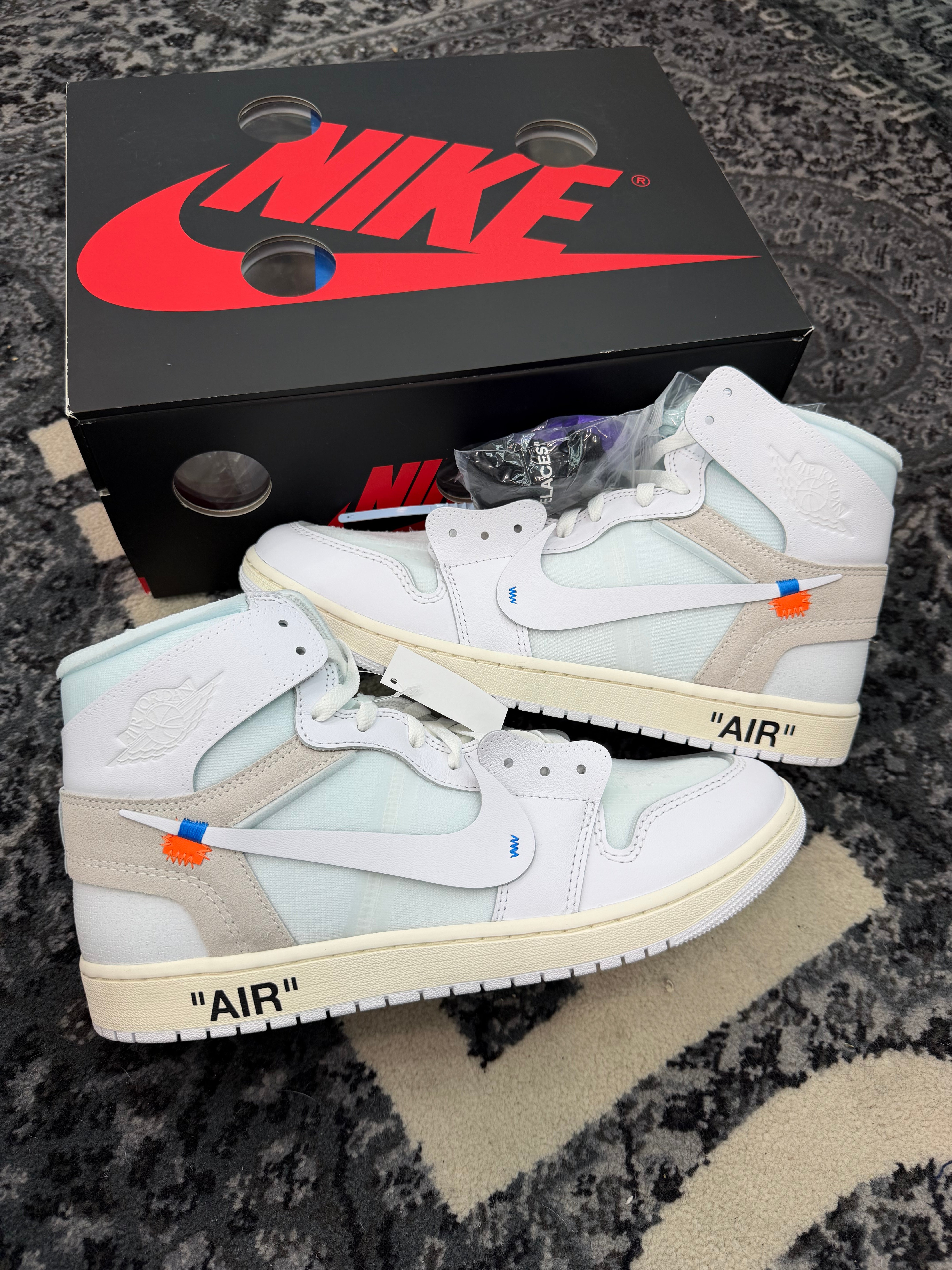 Jordan 1 High x Off White “Alaska”