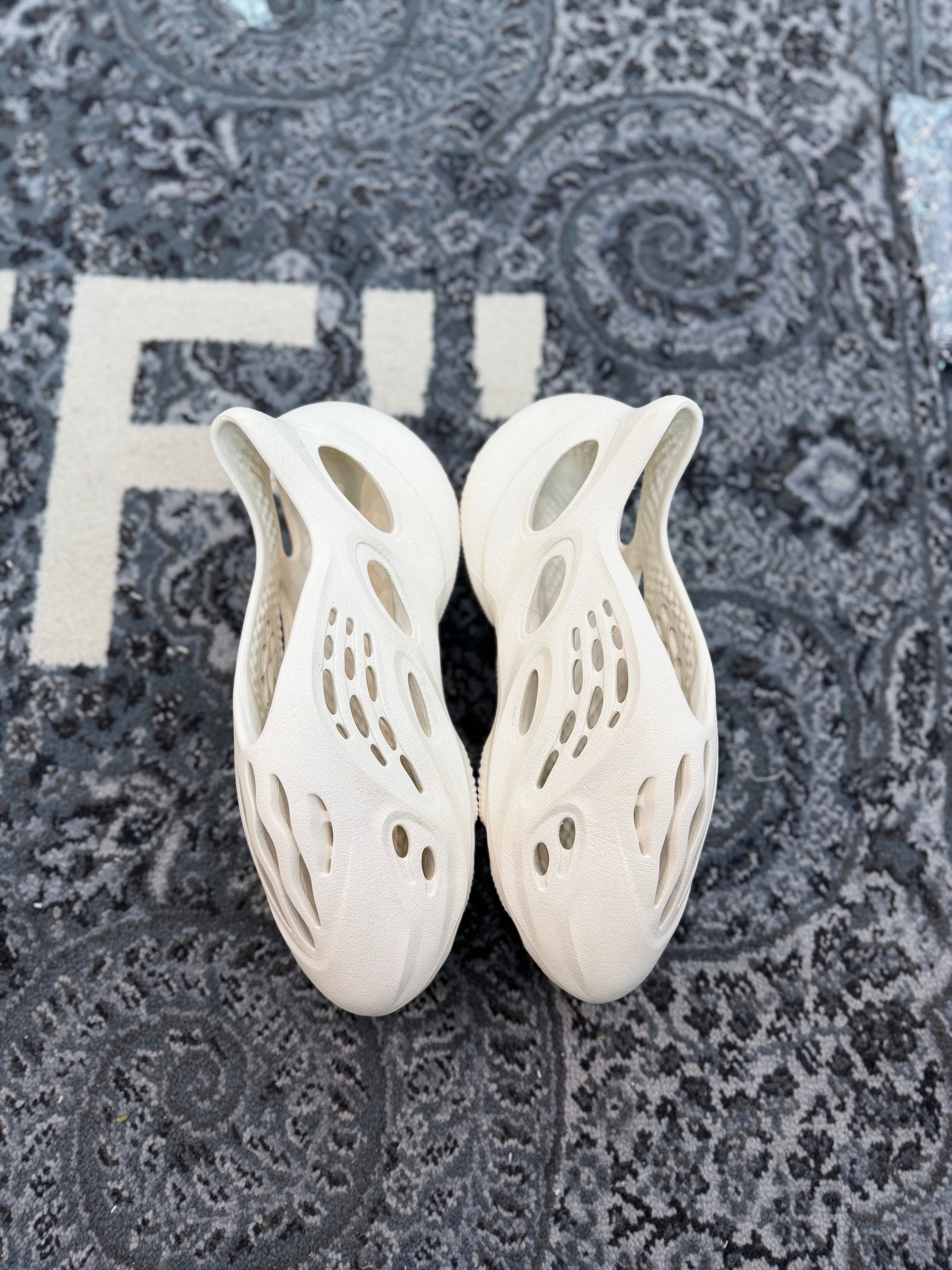 Yeezy Foam Runner “Sand”