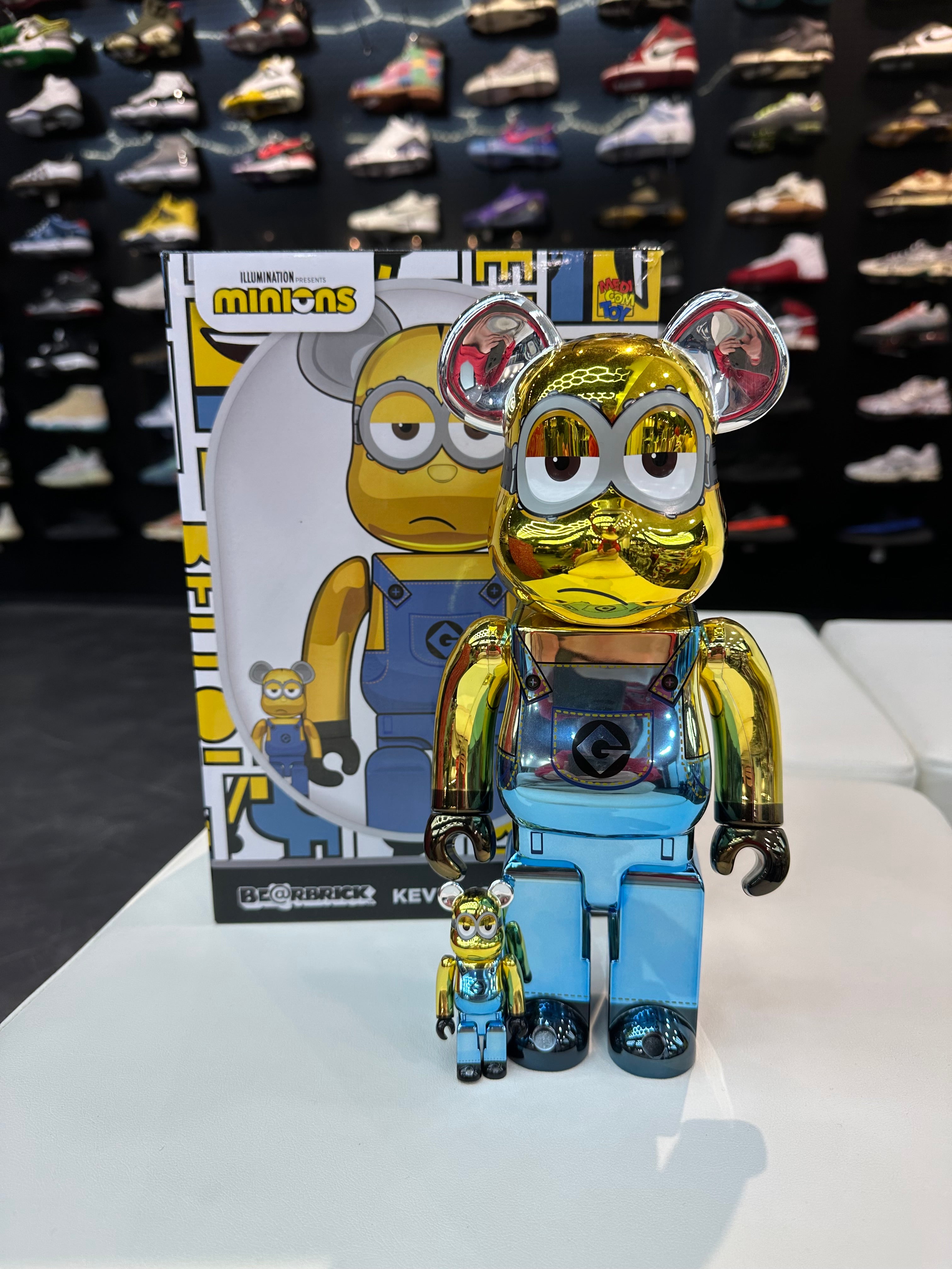 Bearbrick 400% & 100% Minions Kevin Chrome Ver.