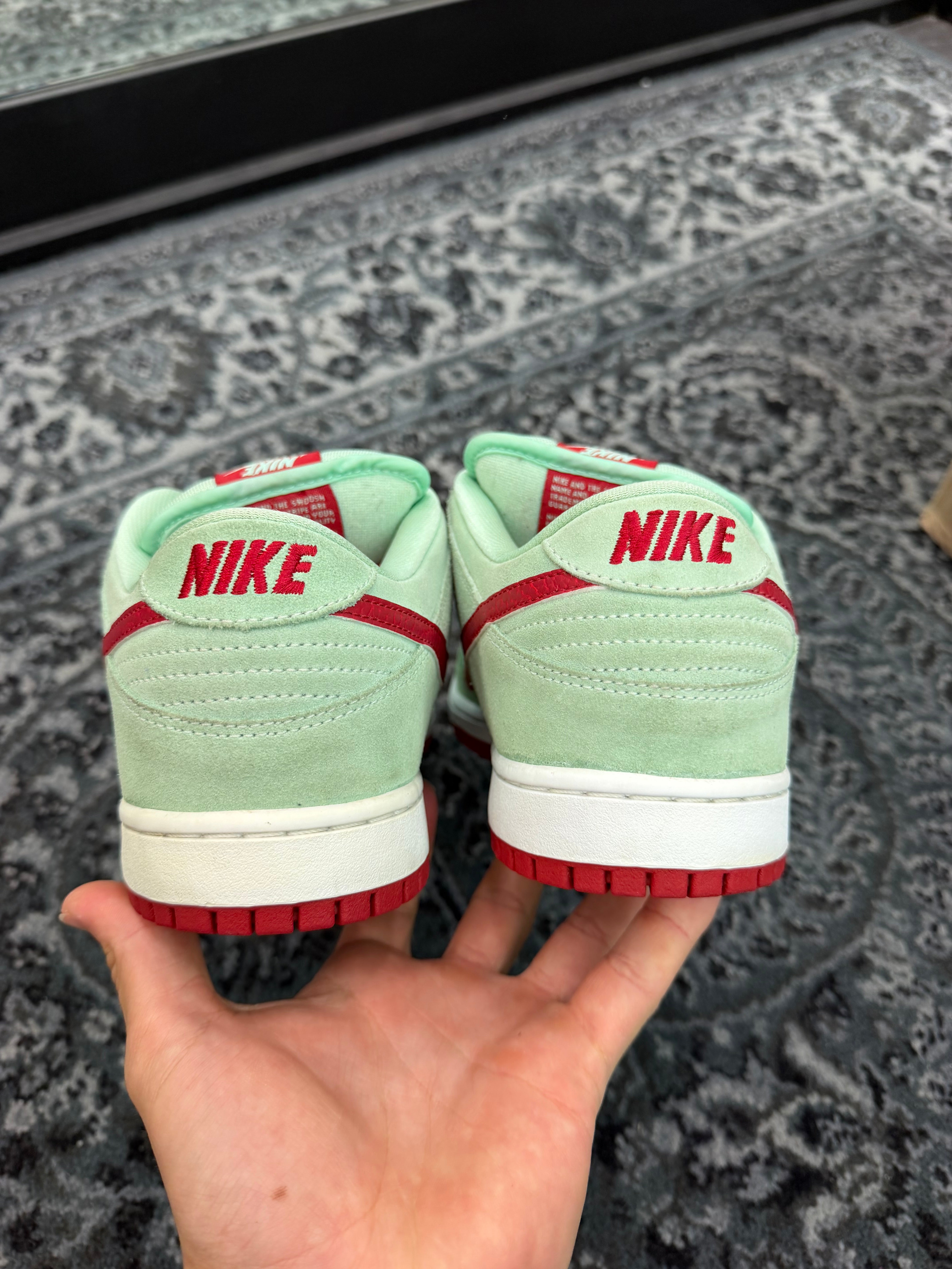 Nike Dunk Low SB “Mint Green Gym Red”