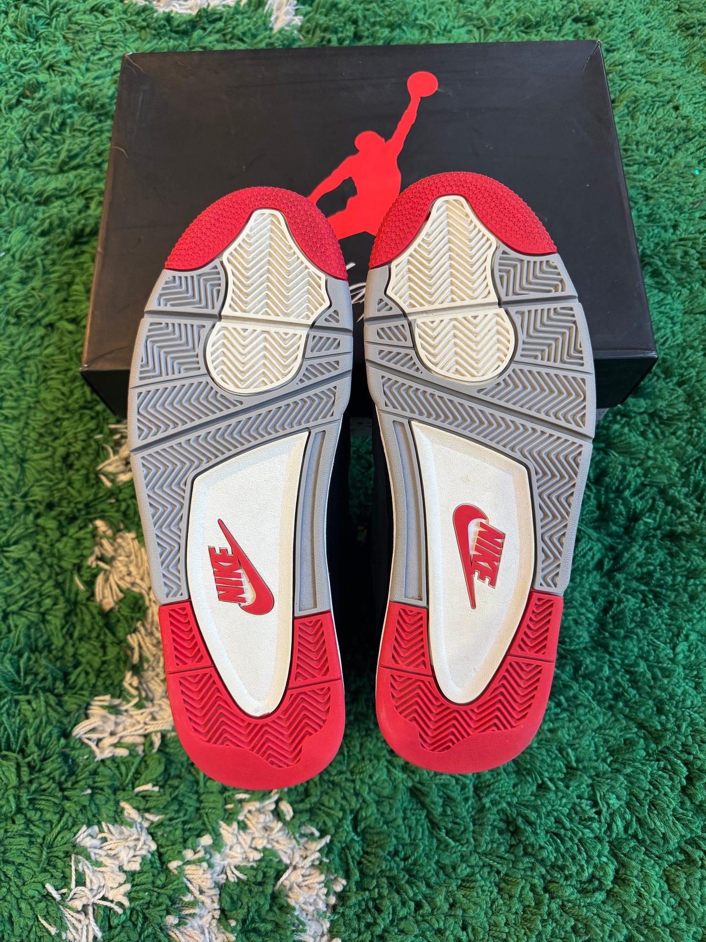 Jordan 4 “Bred”