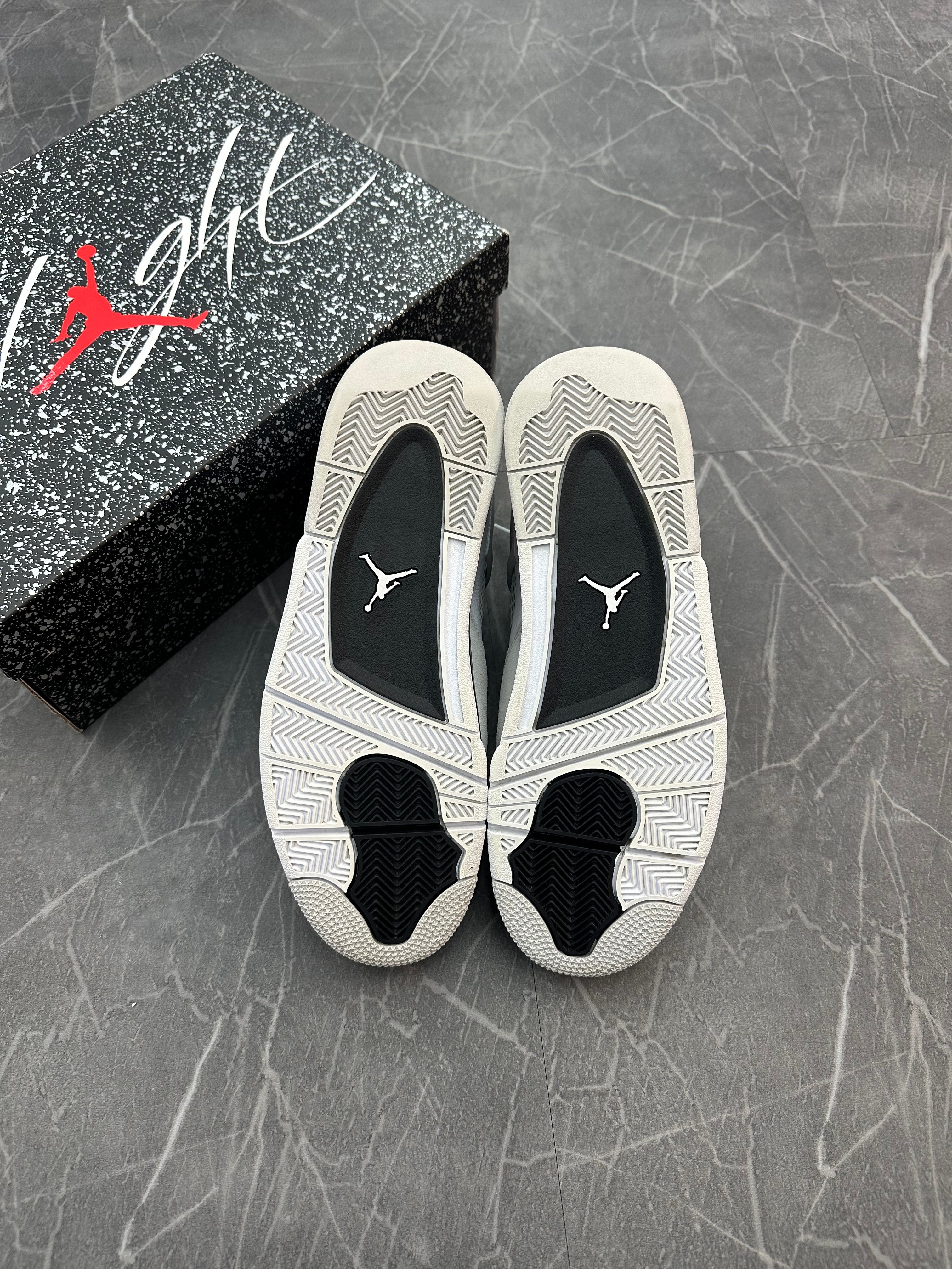 Jordan 4 “Military Black”