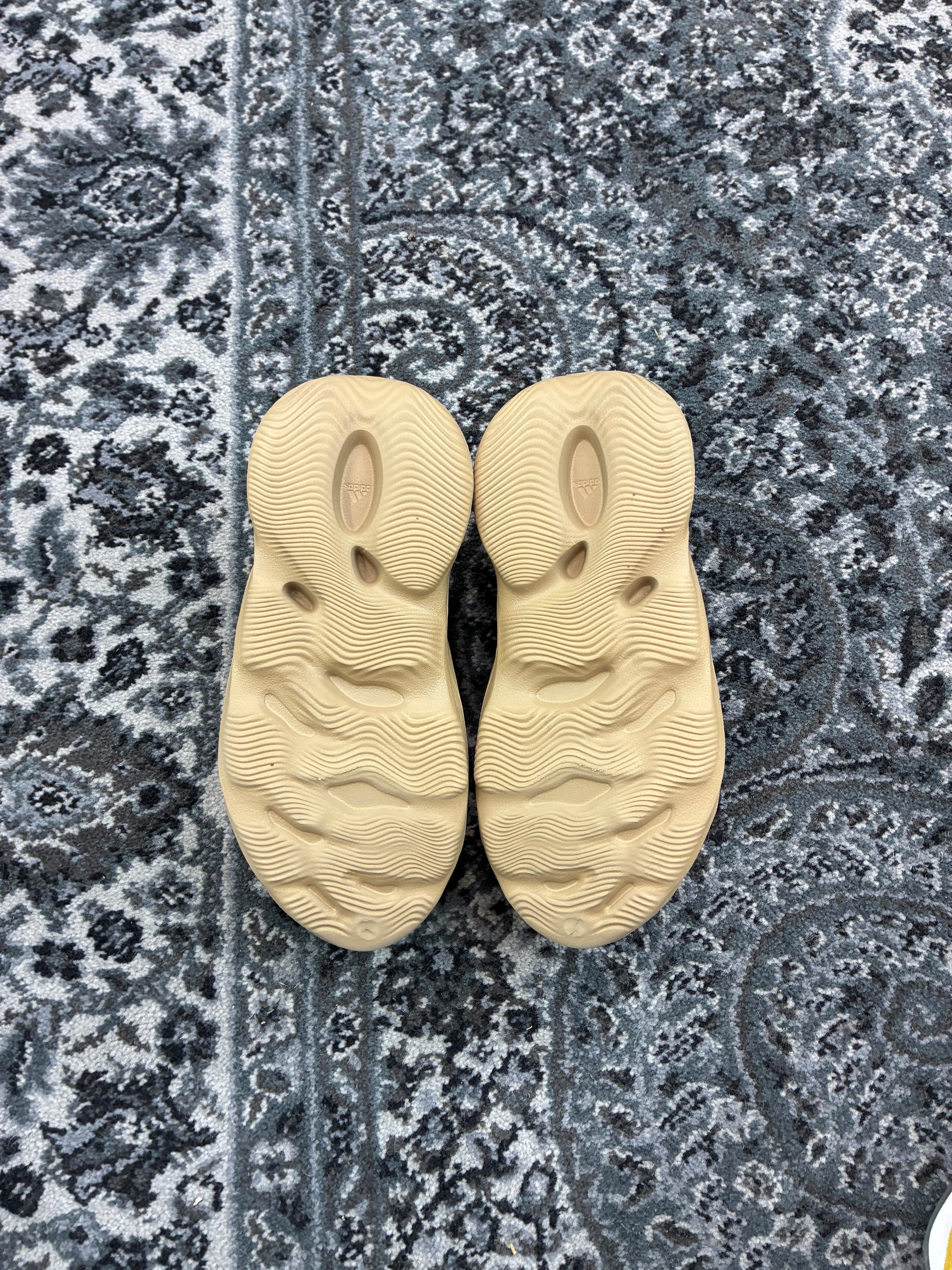 Yeezy Foam RNR “Clay Taupe”