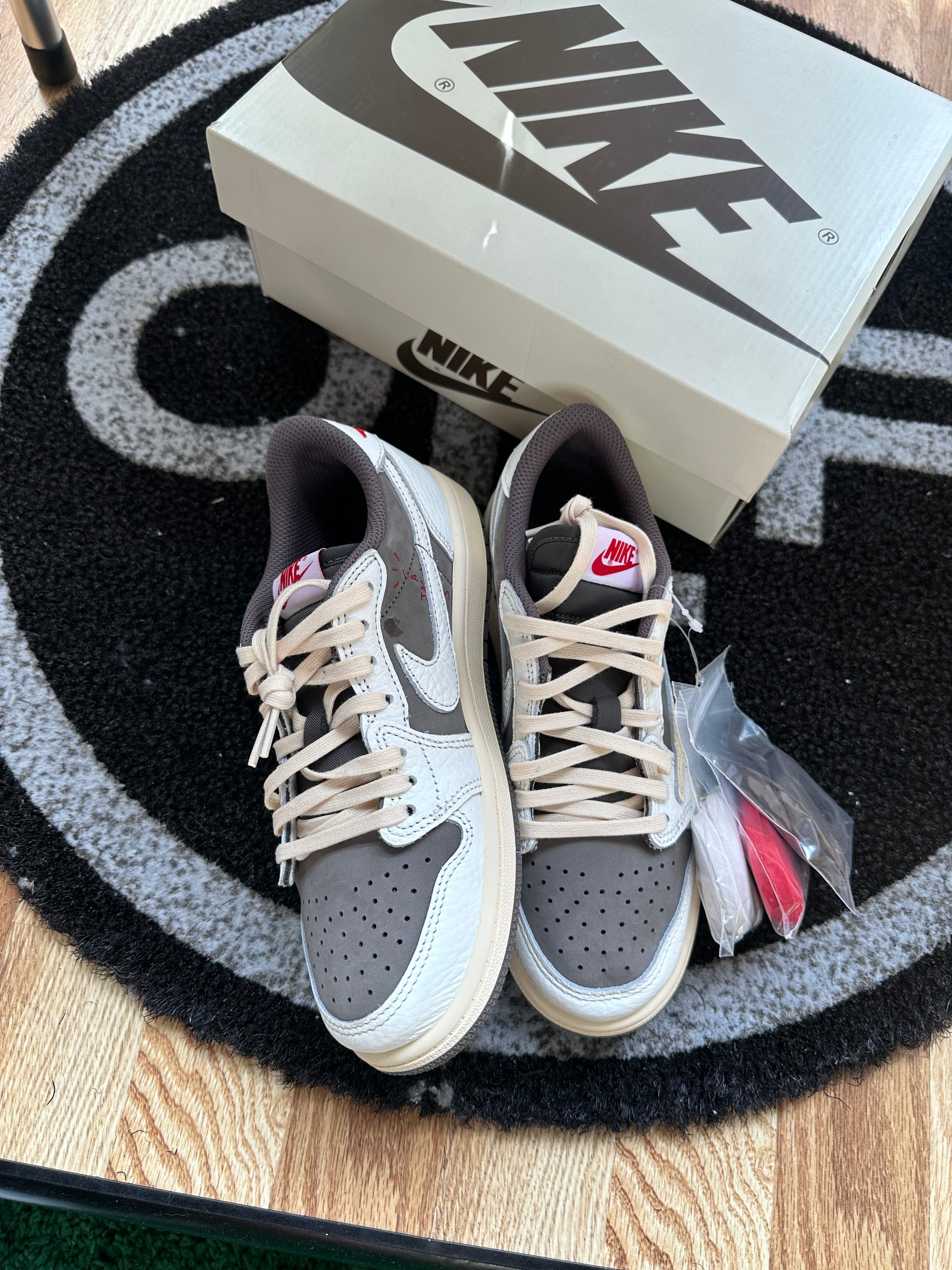 Travis Scott Jordan 1 Low “Reverse Mocha”