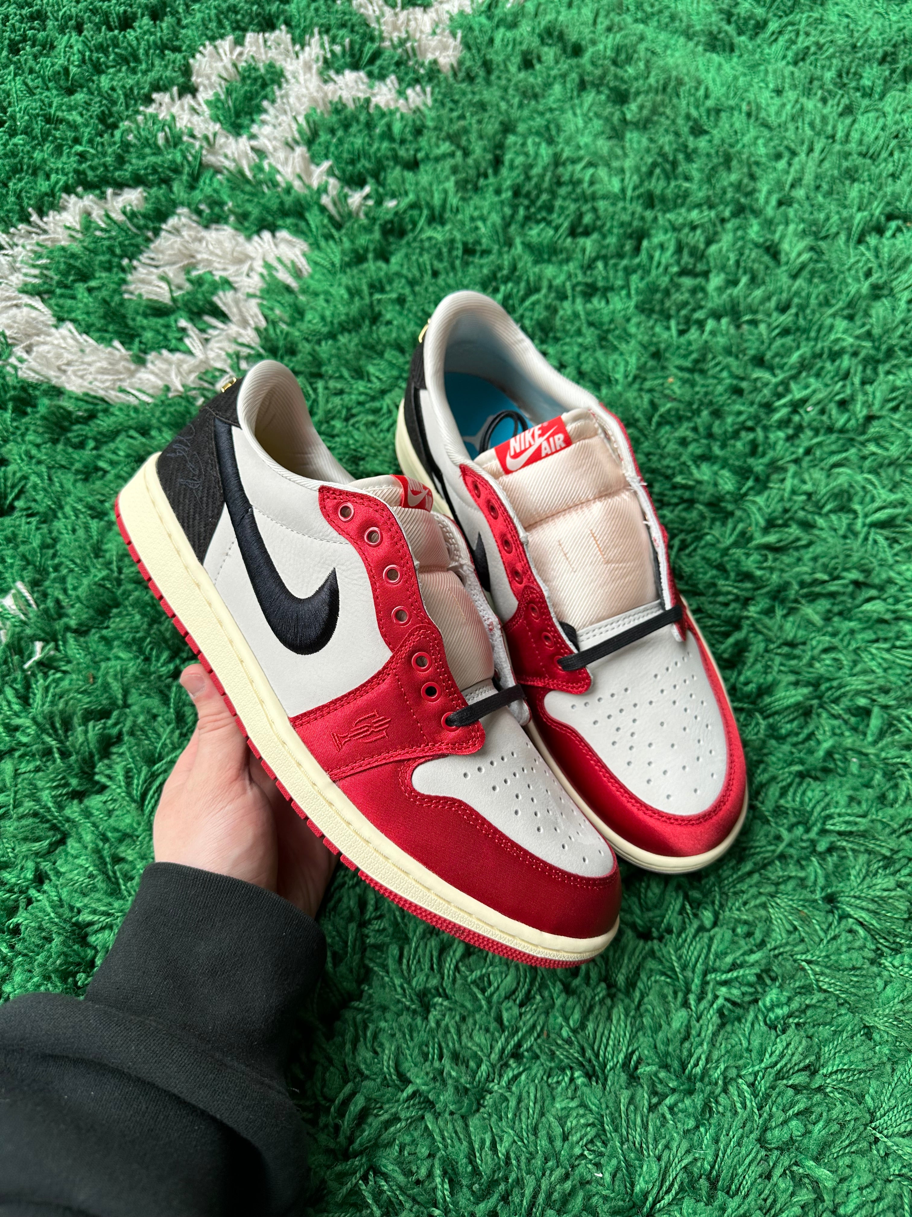 Jordan 1 Low x Trophy Room