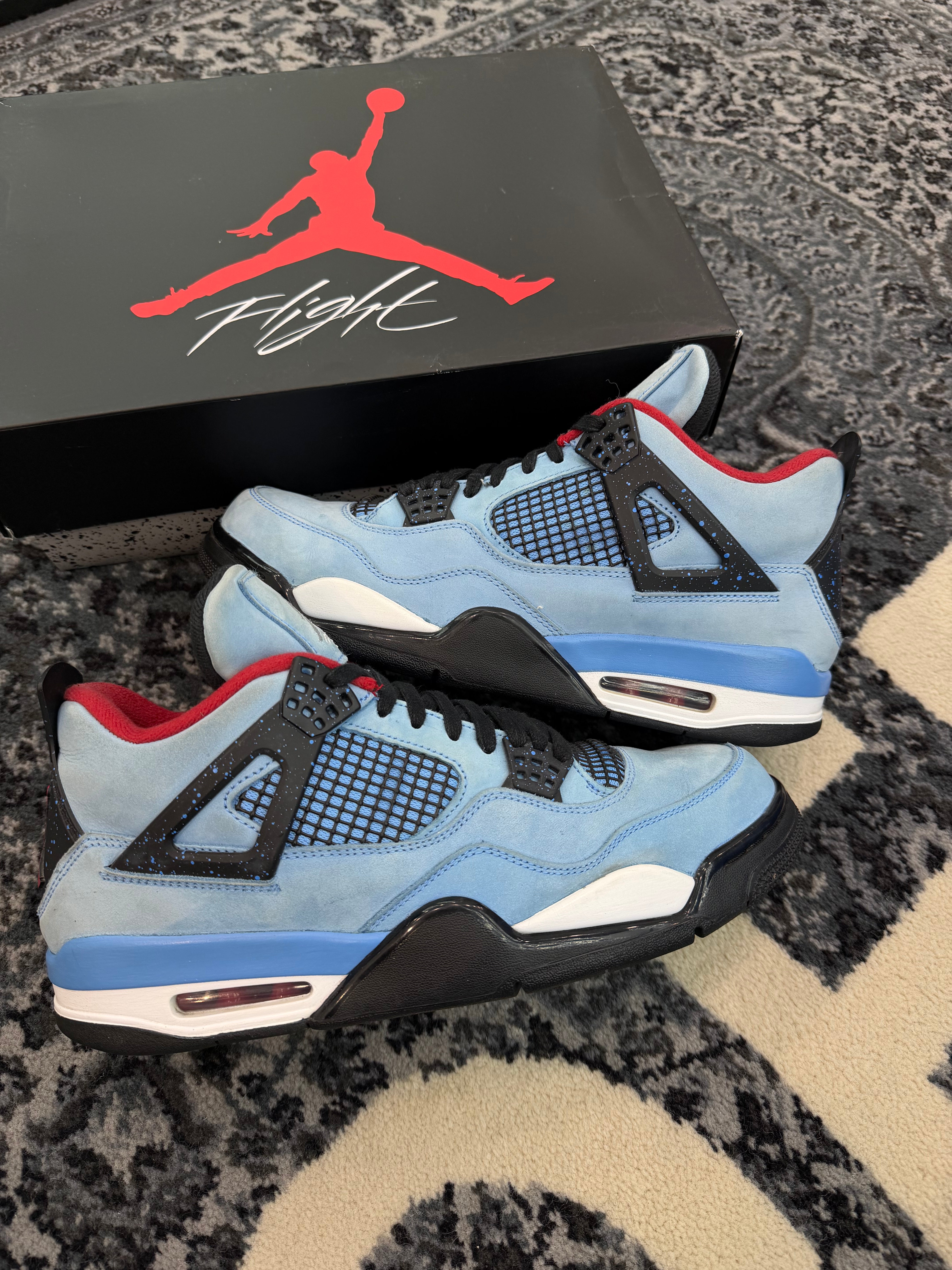 Jordan 4 x Travis Scott “Cactus Jack”