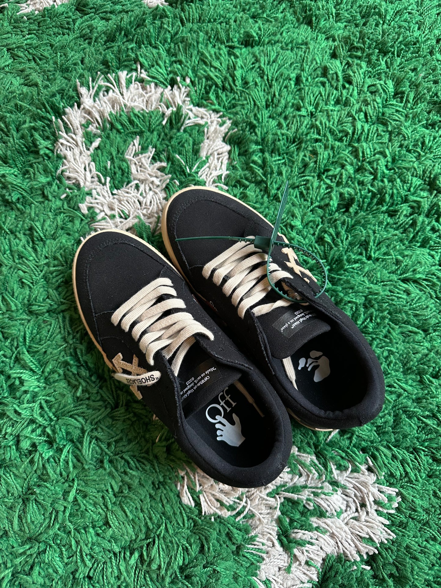 Off-White Vulc Low “Black / Beige”