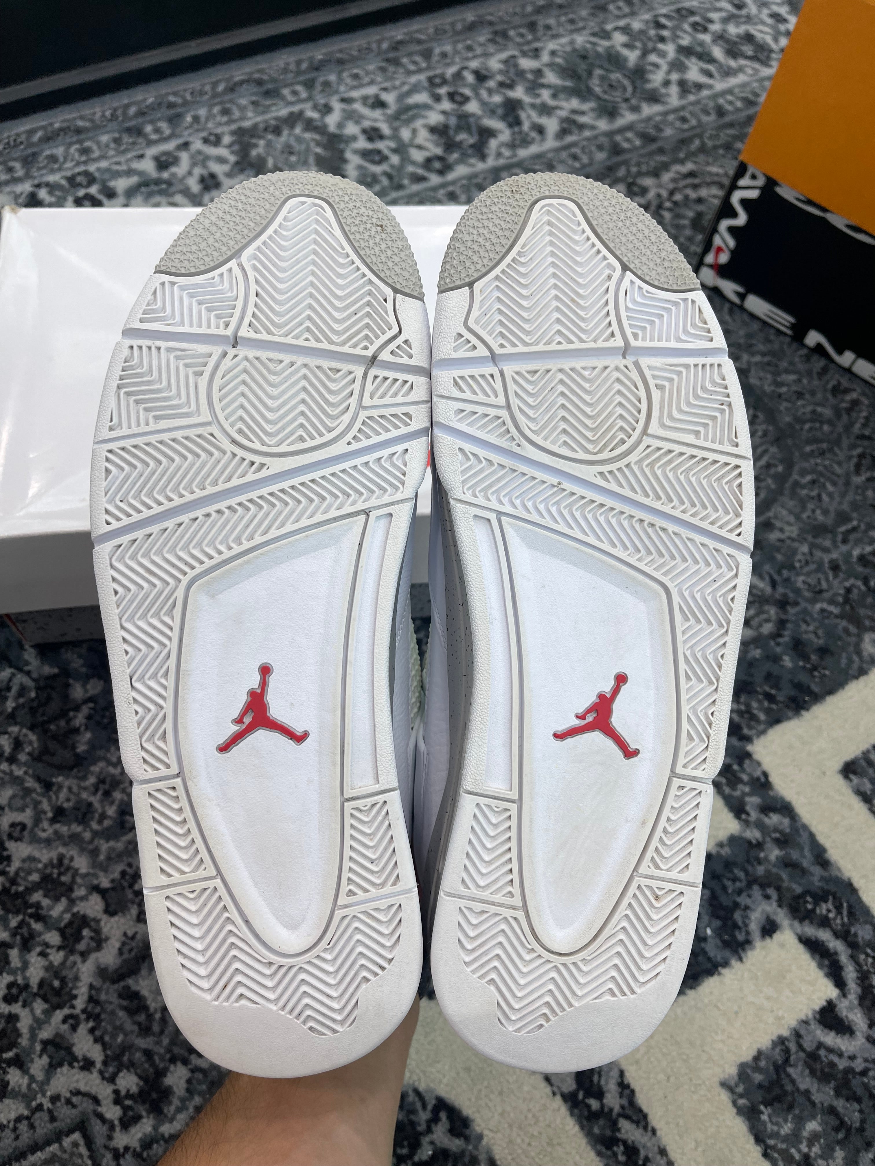 Jordan 4 “White Oreo”