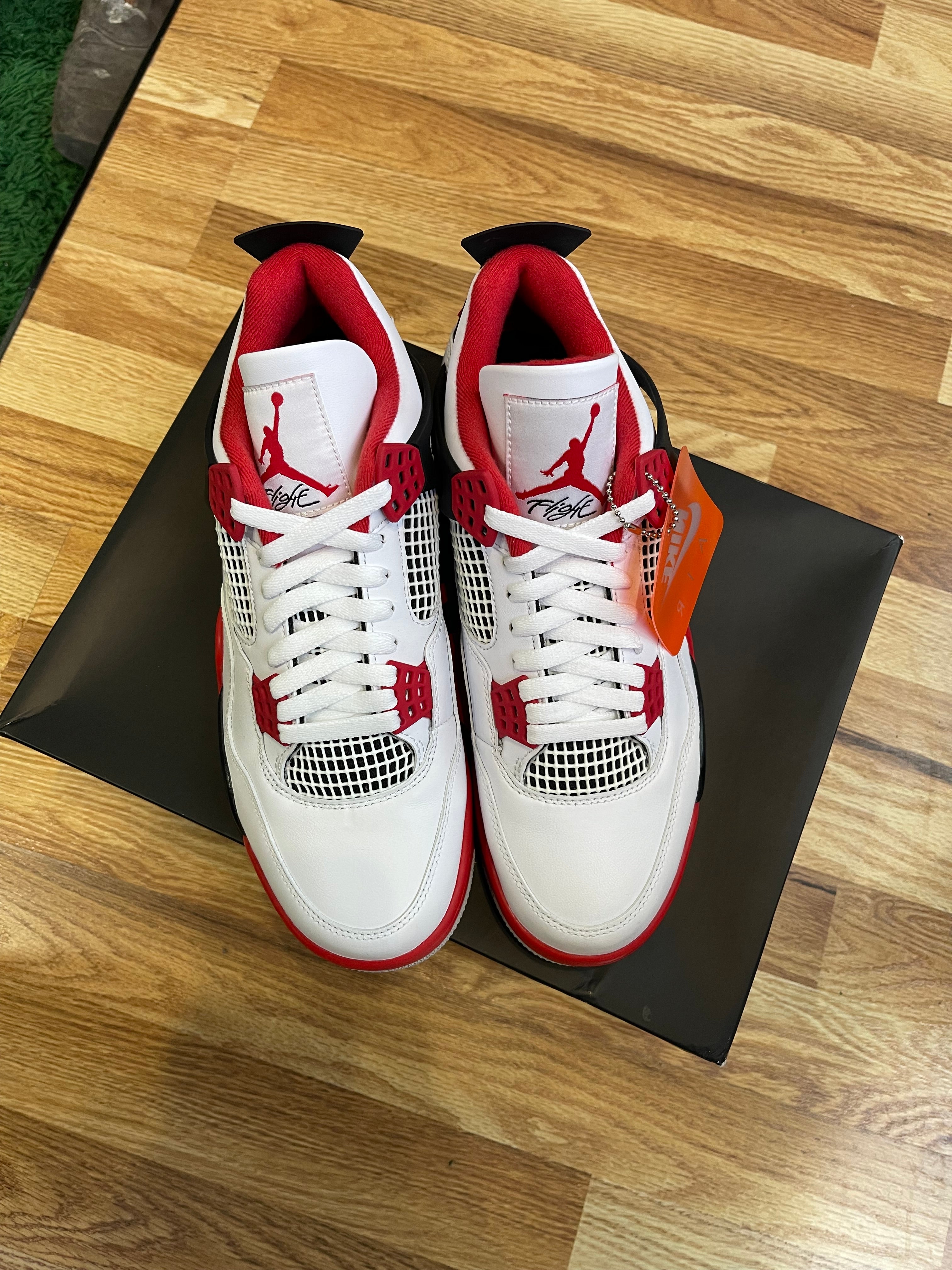 Jordan 4 Fire Red (2020)