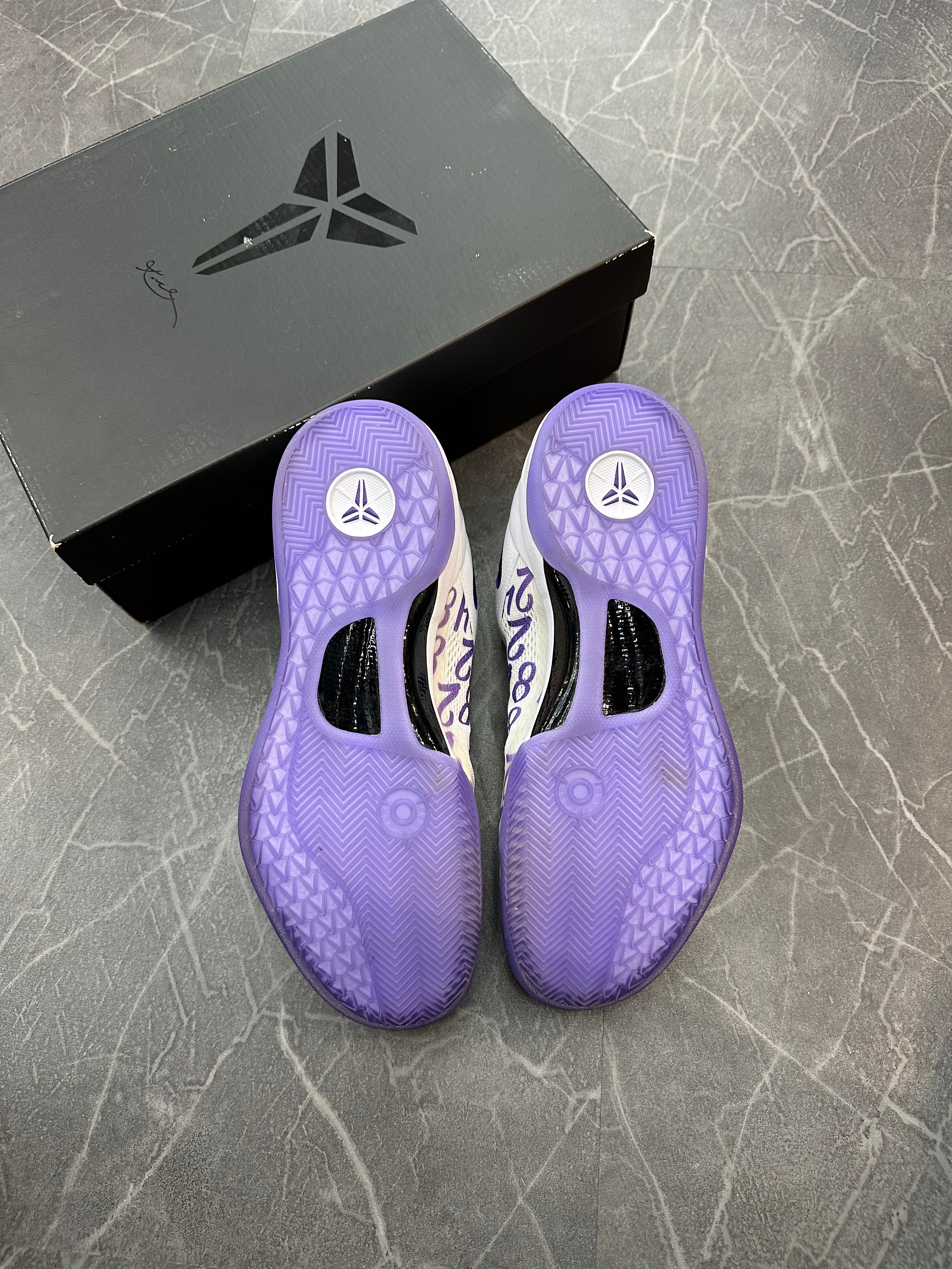 Kobe 8 “Court Purple”