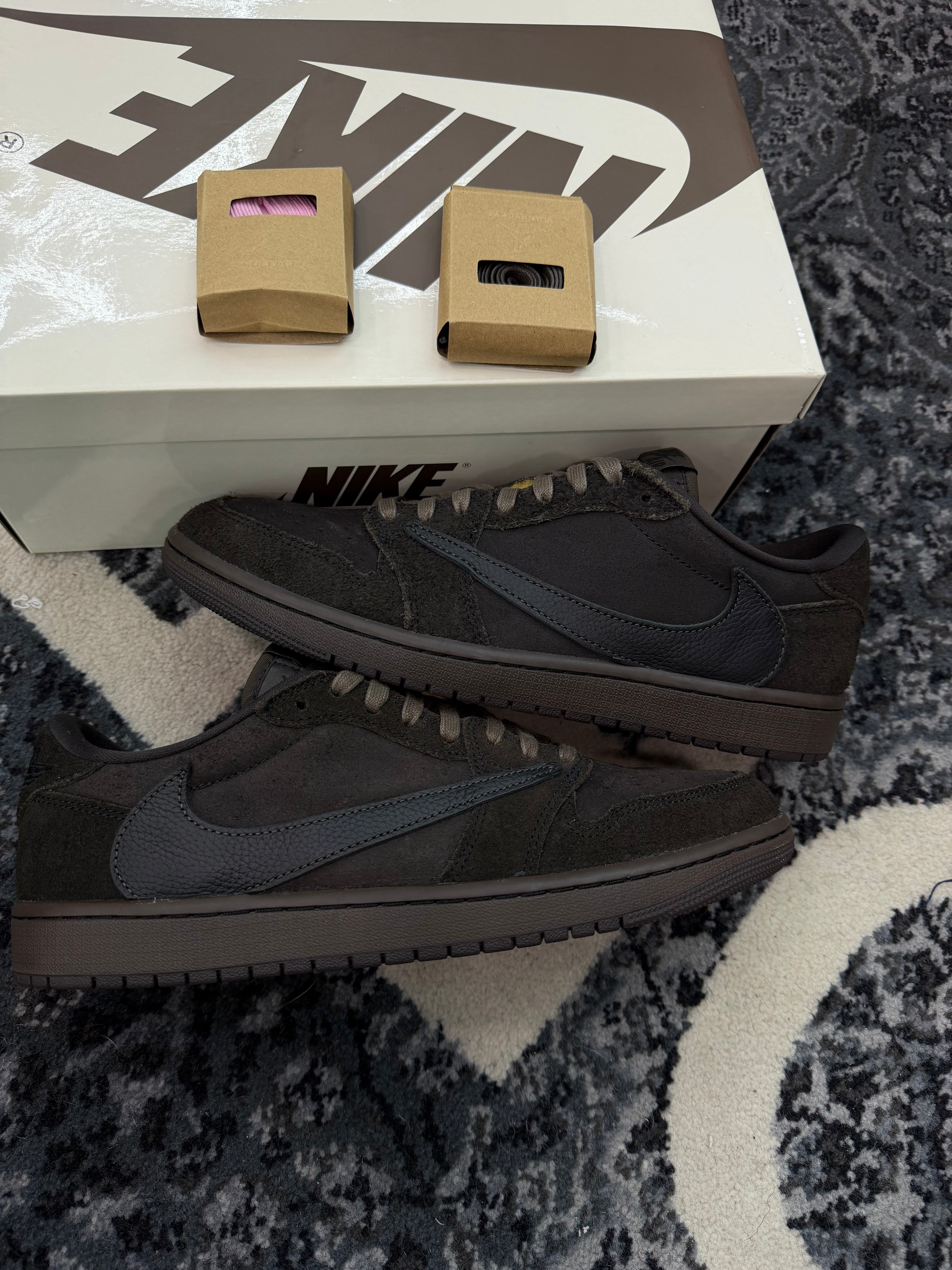 Jordan 1 Low x Travis Scott “Velvet Brown”