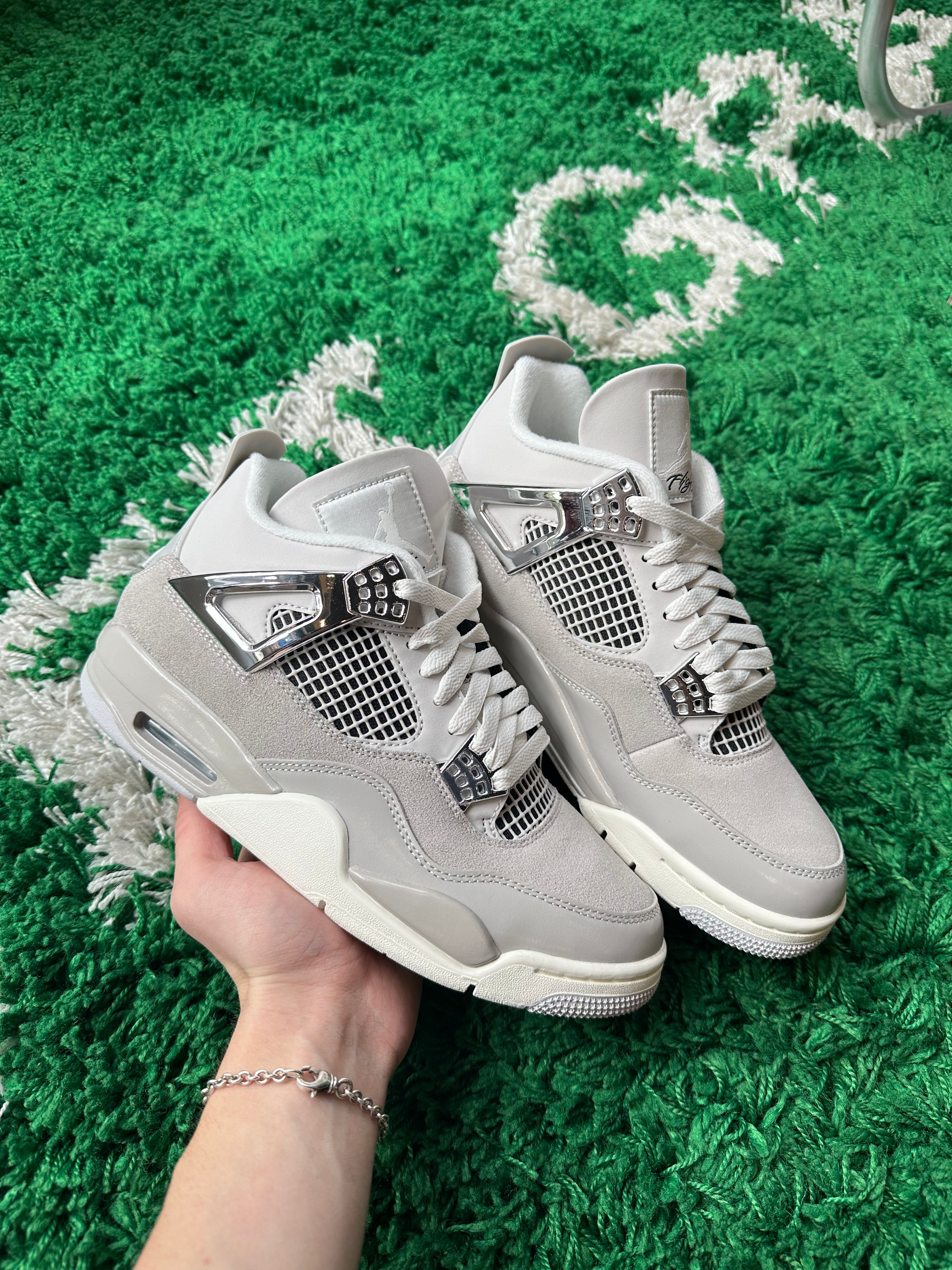 Jordan 4 “Frozen Moments”