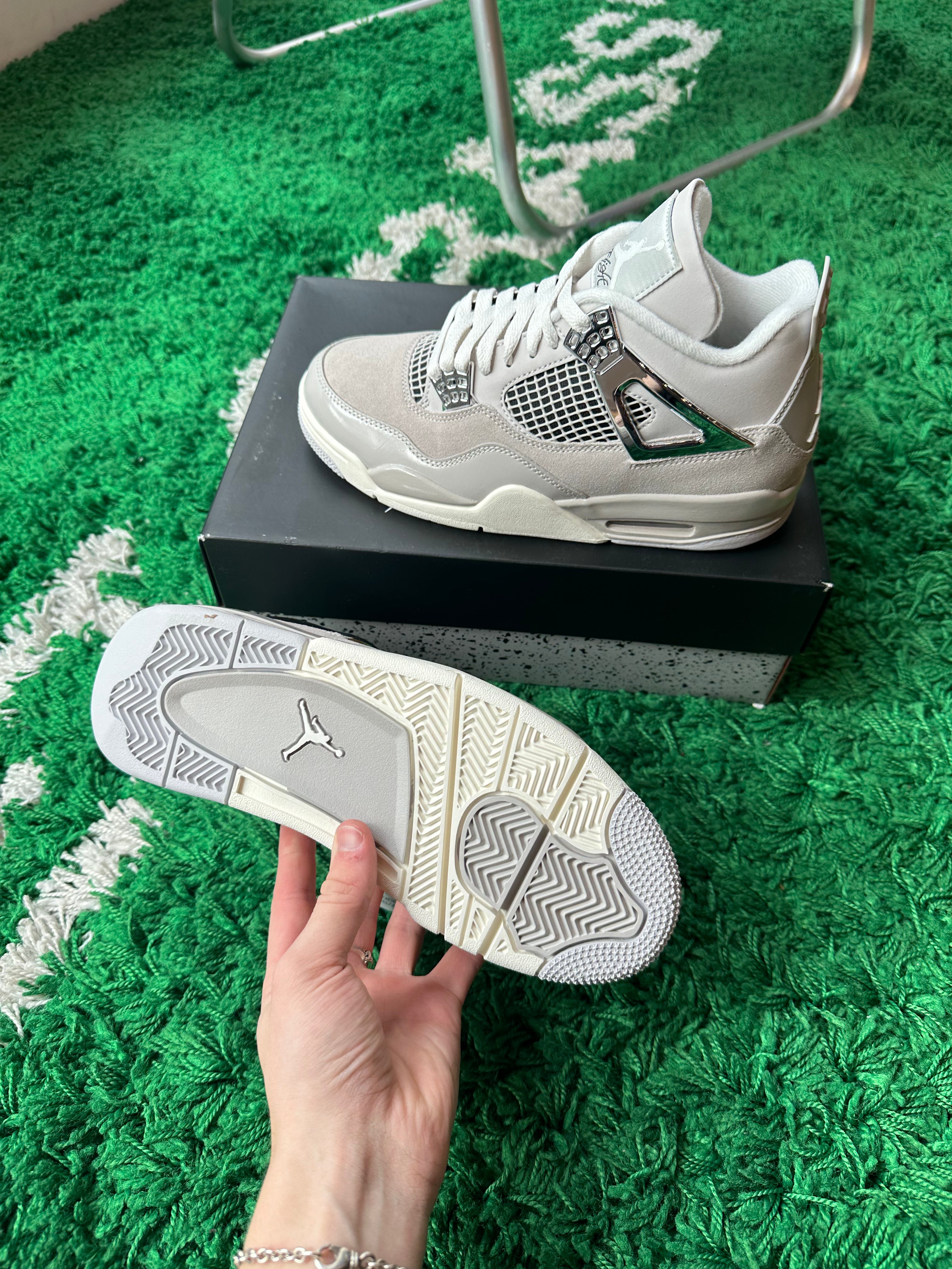 Jordan 4 “Frozen Moments”