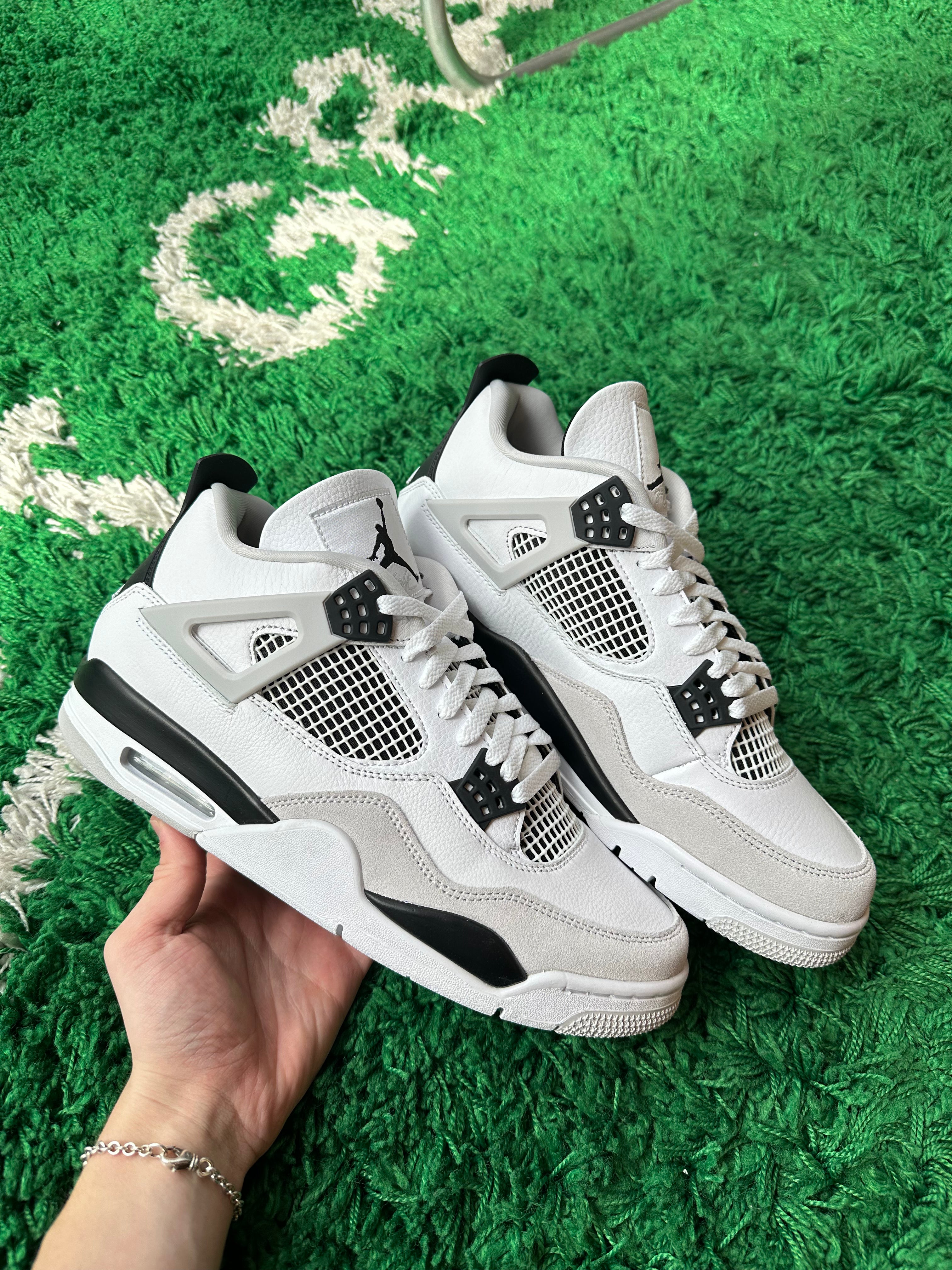 Jordan 4 “Military Black”