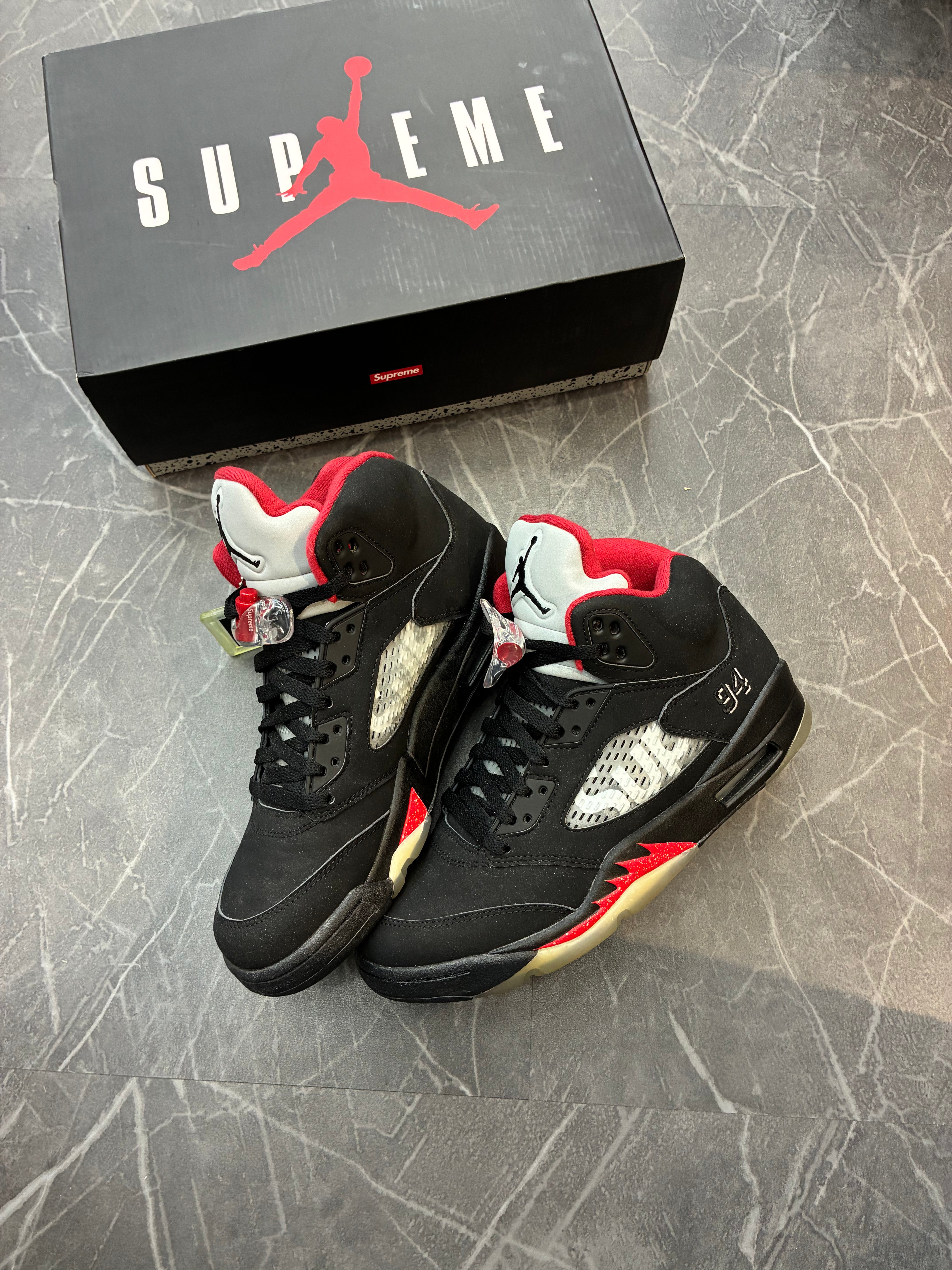 Jordan 5 x Supreme “Black”