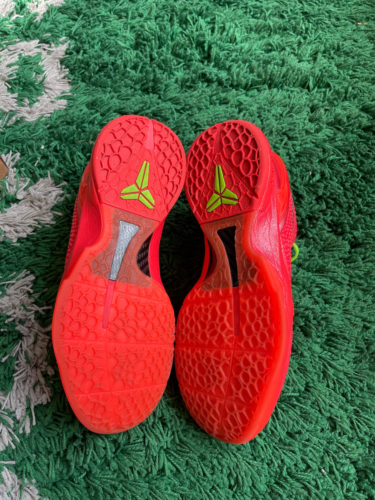 Kobe 6 Protro “Reverse Grinch”