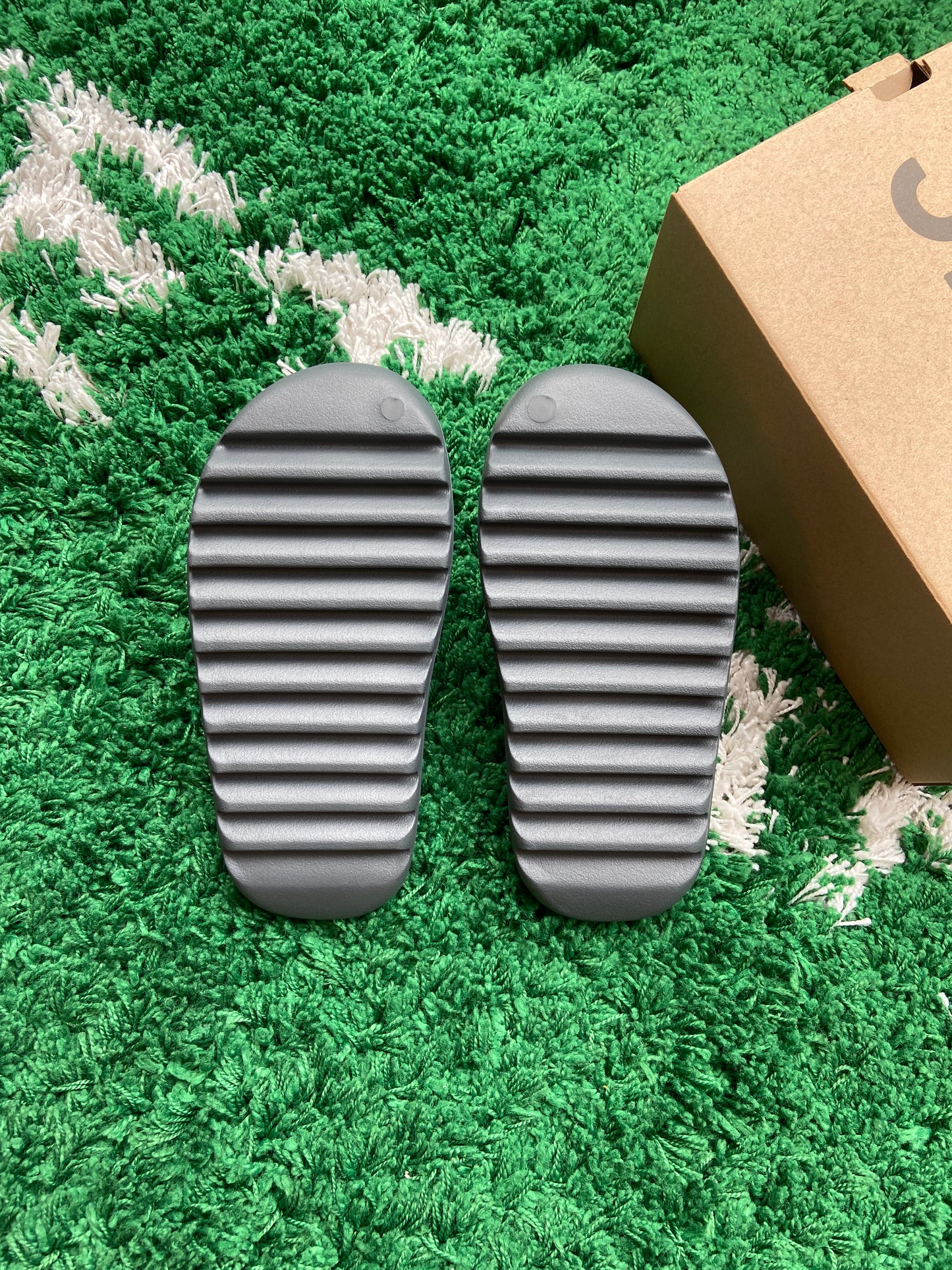 Yeezy Slide “Slate Grey”