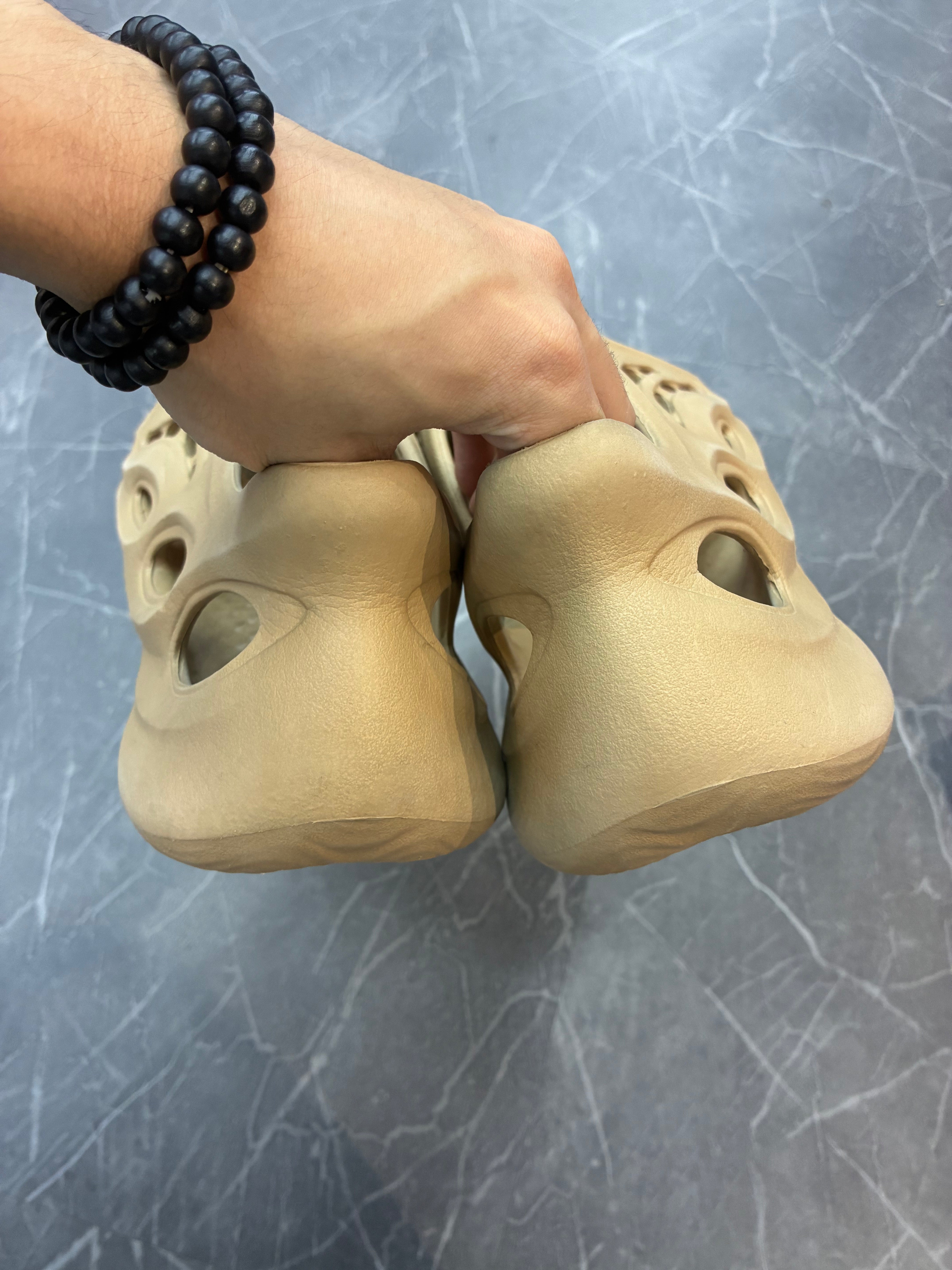 Yeezy Foam Runner “Ochre”