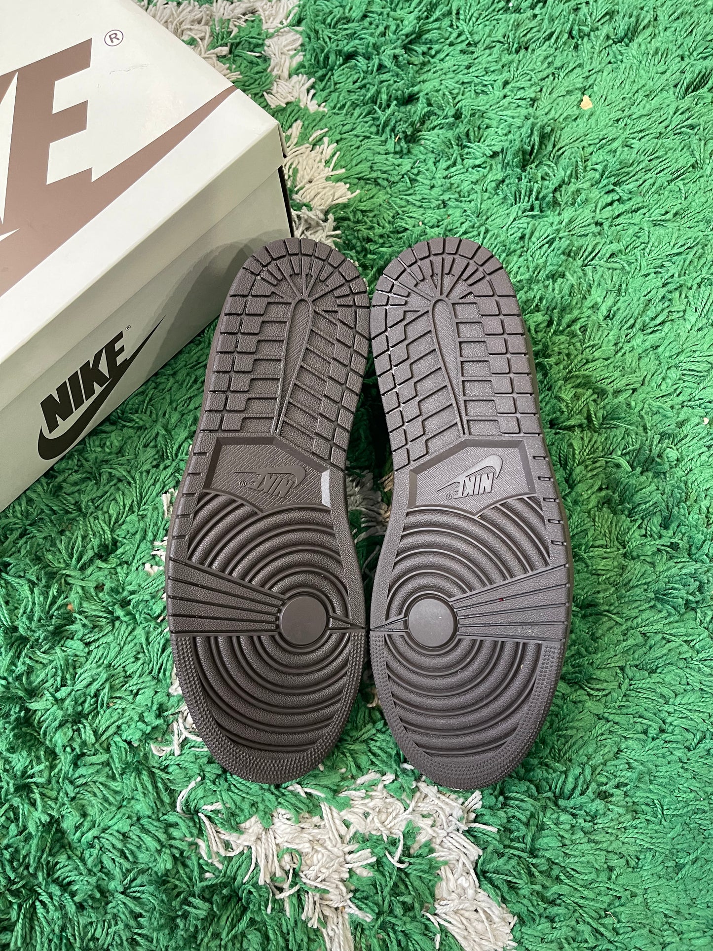 Travis Scott Jordan 1 Low “Velvet Brown”