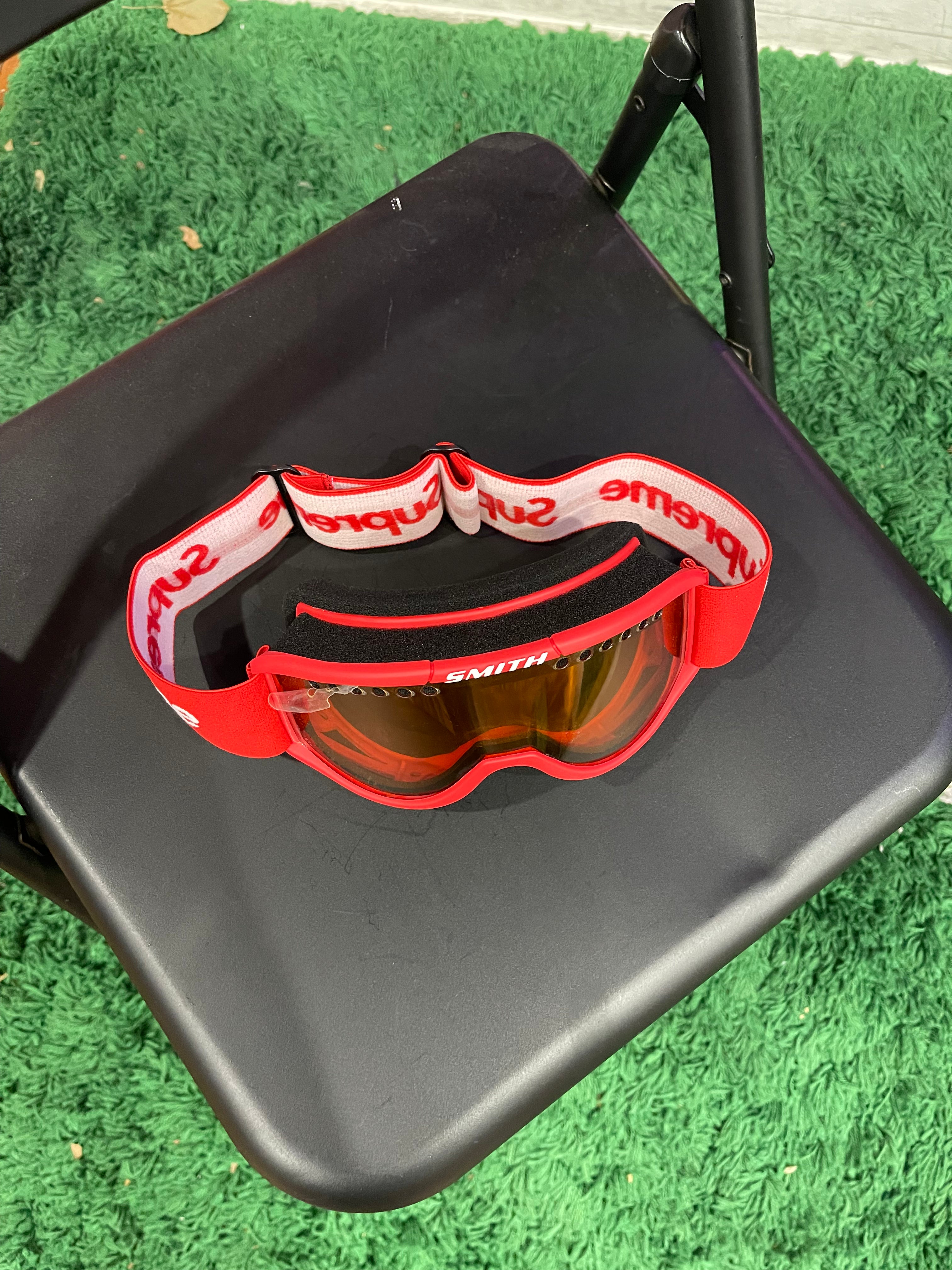 Supreme Smith Cariboo OTG SKI GOGGLES