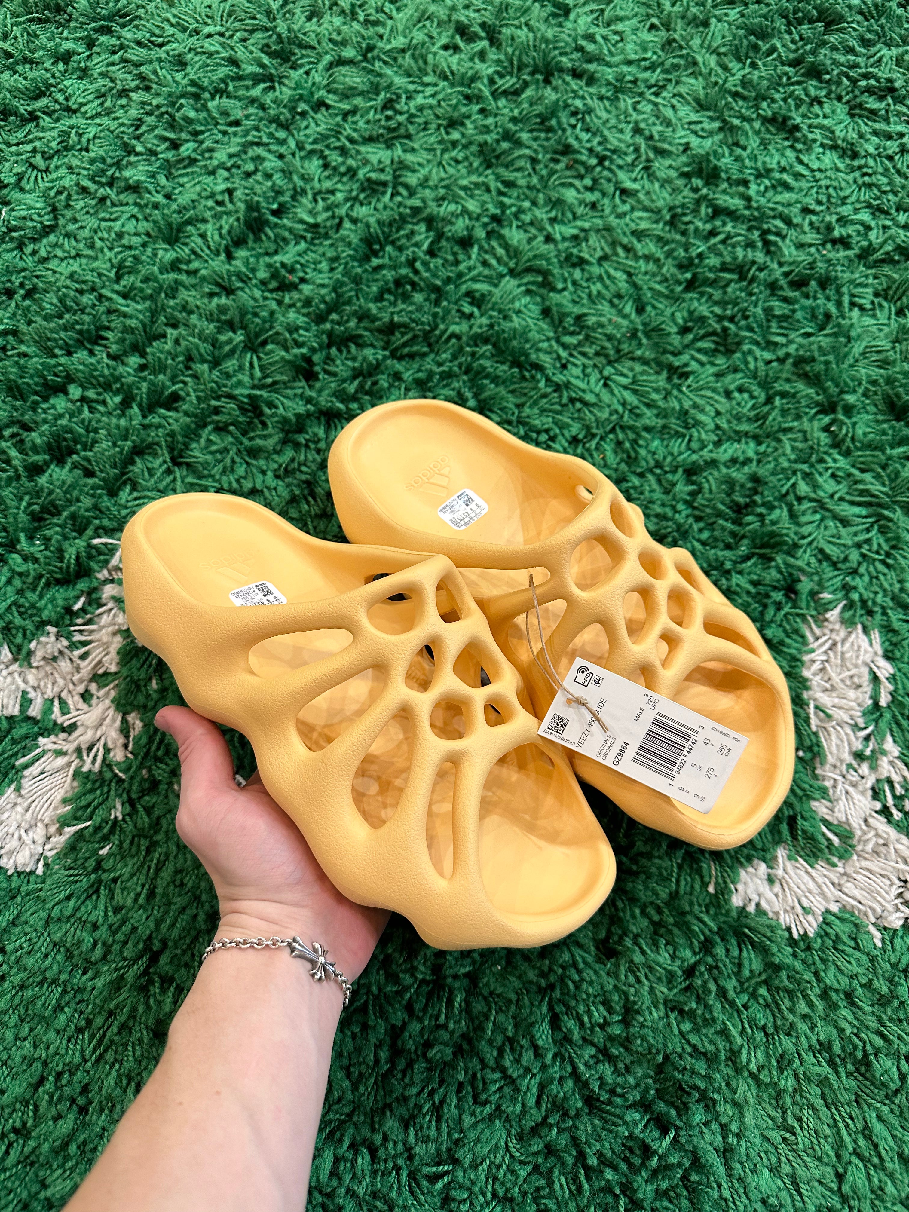 Yeezy 450 Slide “Cream”