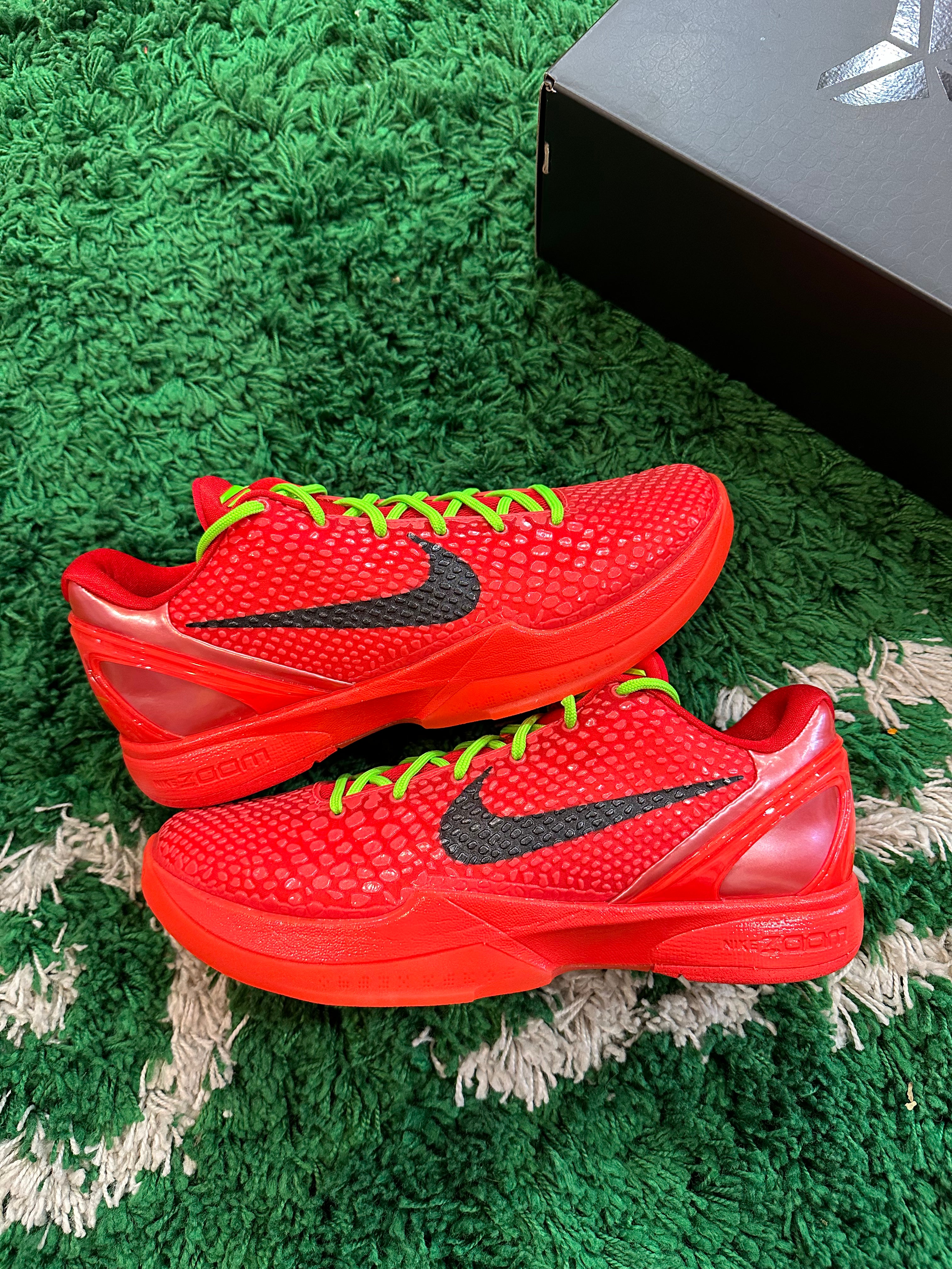 Kobe 6 Protro “Reverse Grinch”