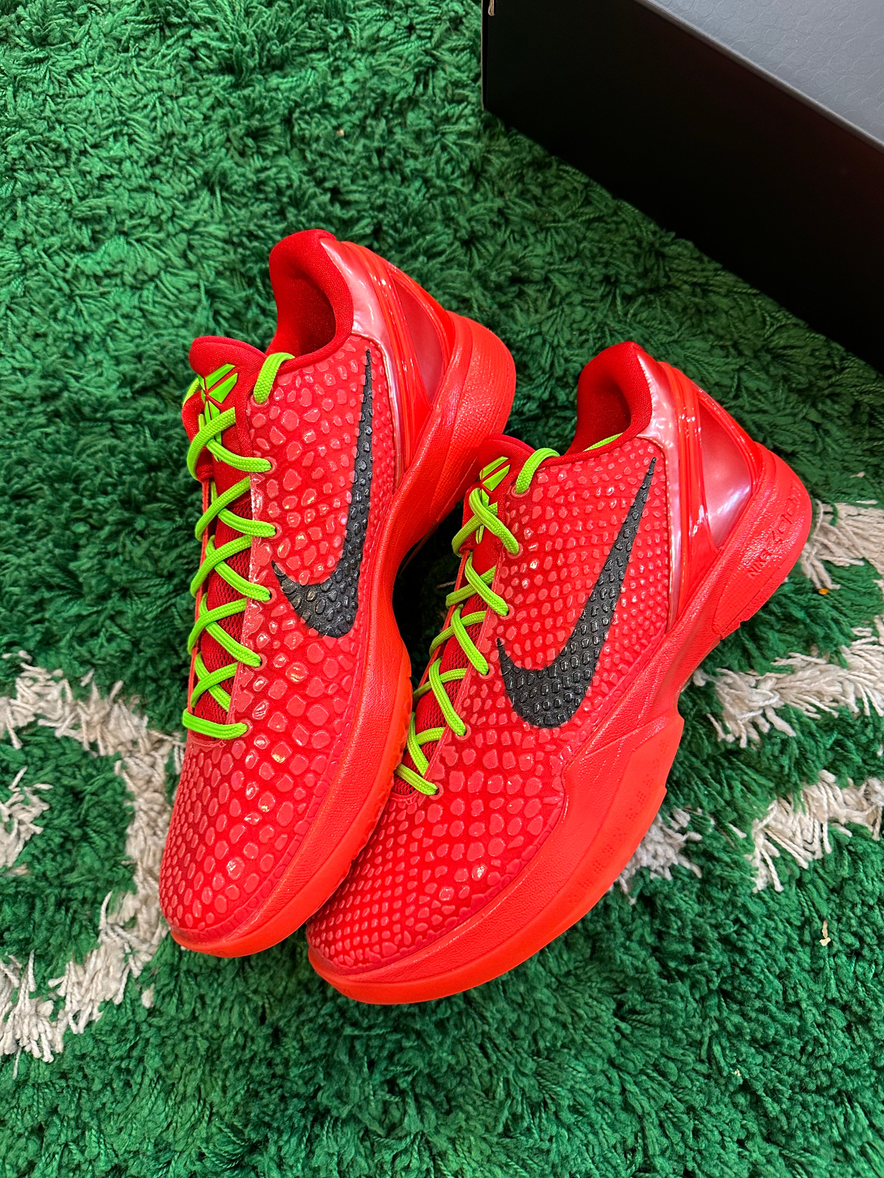 Kobe 6 Protro “Reverse Grinch”