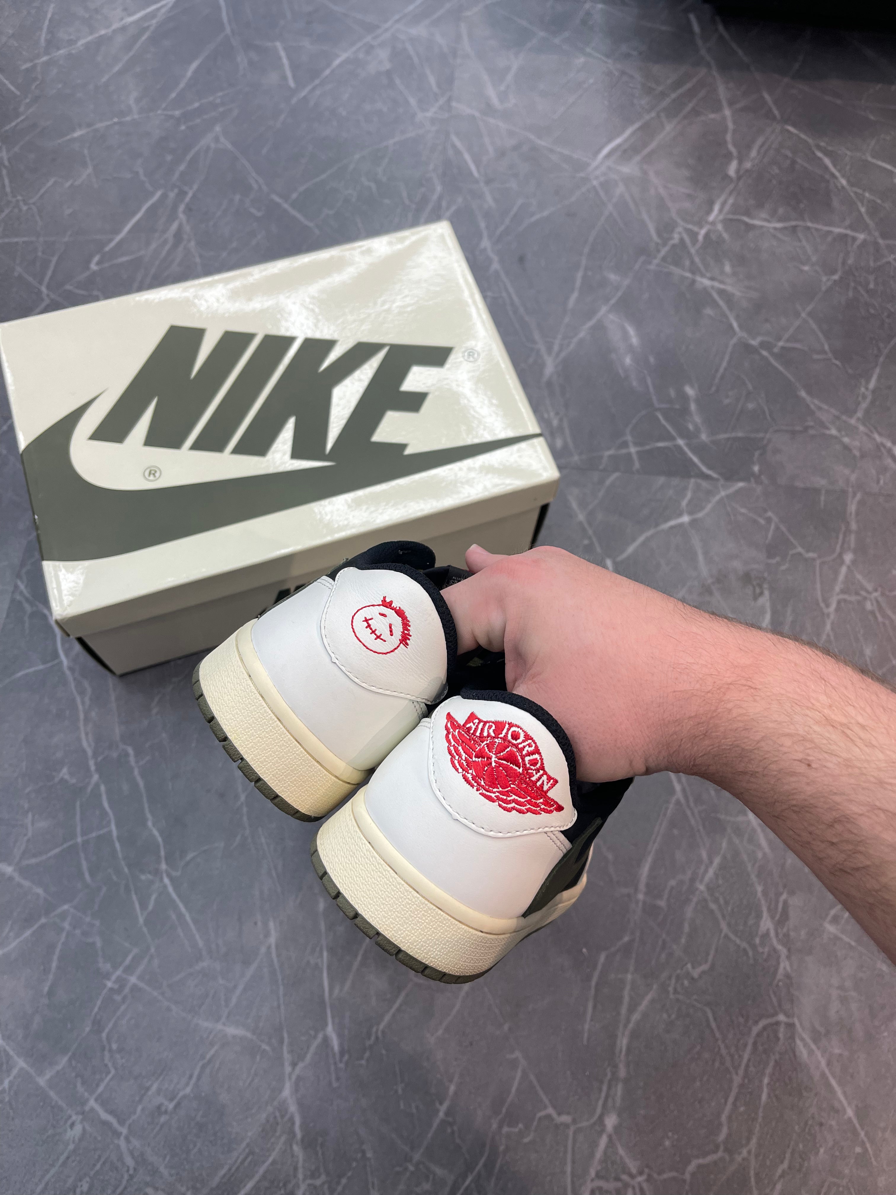 Travis Scott Jordan 1 Low “Olive”