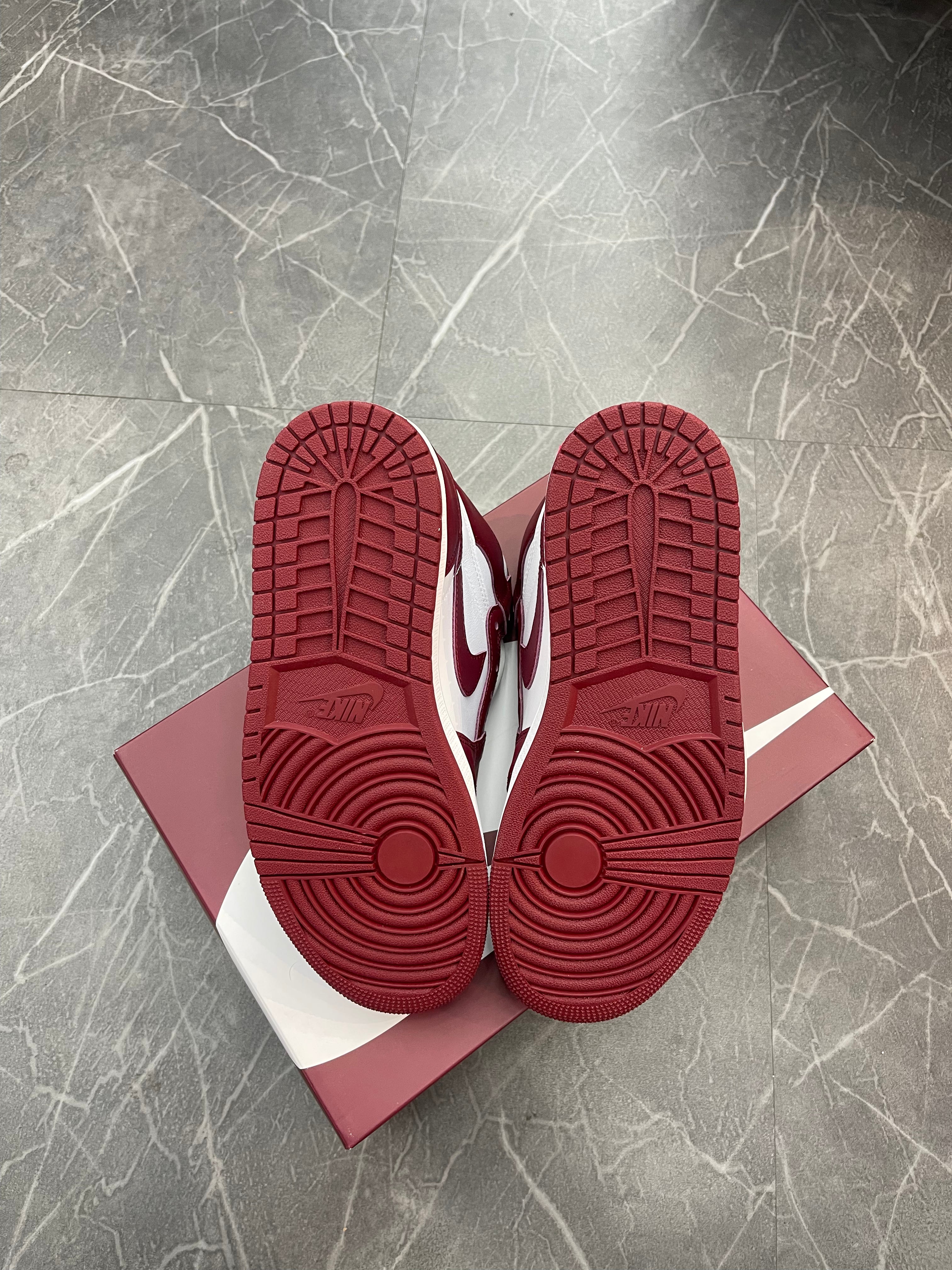 Jordan 1 High “Team Red”