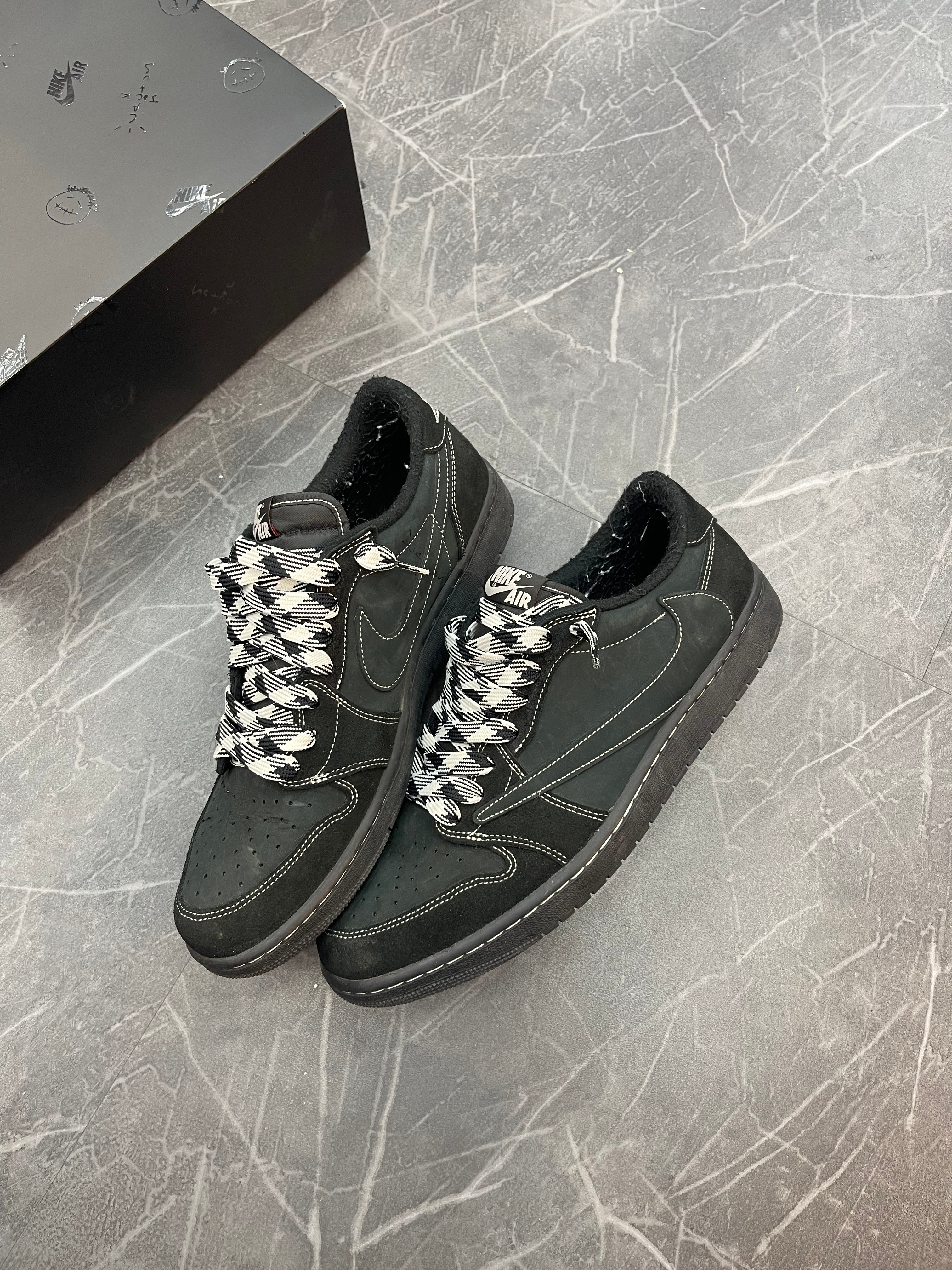 Travis Scott Jordan 1 Low “Phantom”