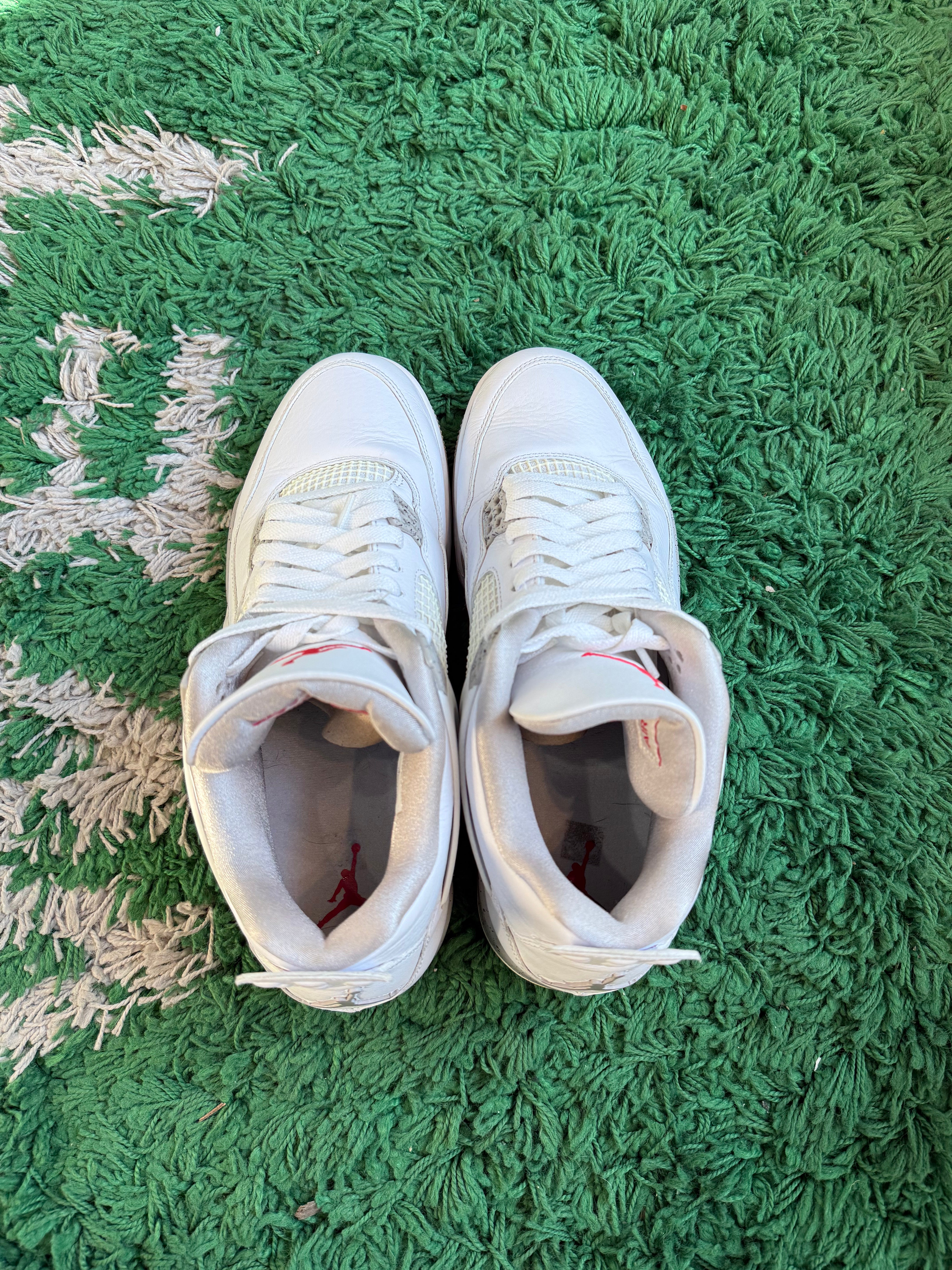 Jordan 4 “White Oreo”