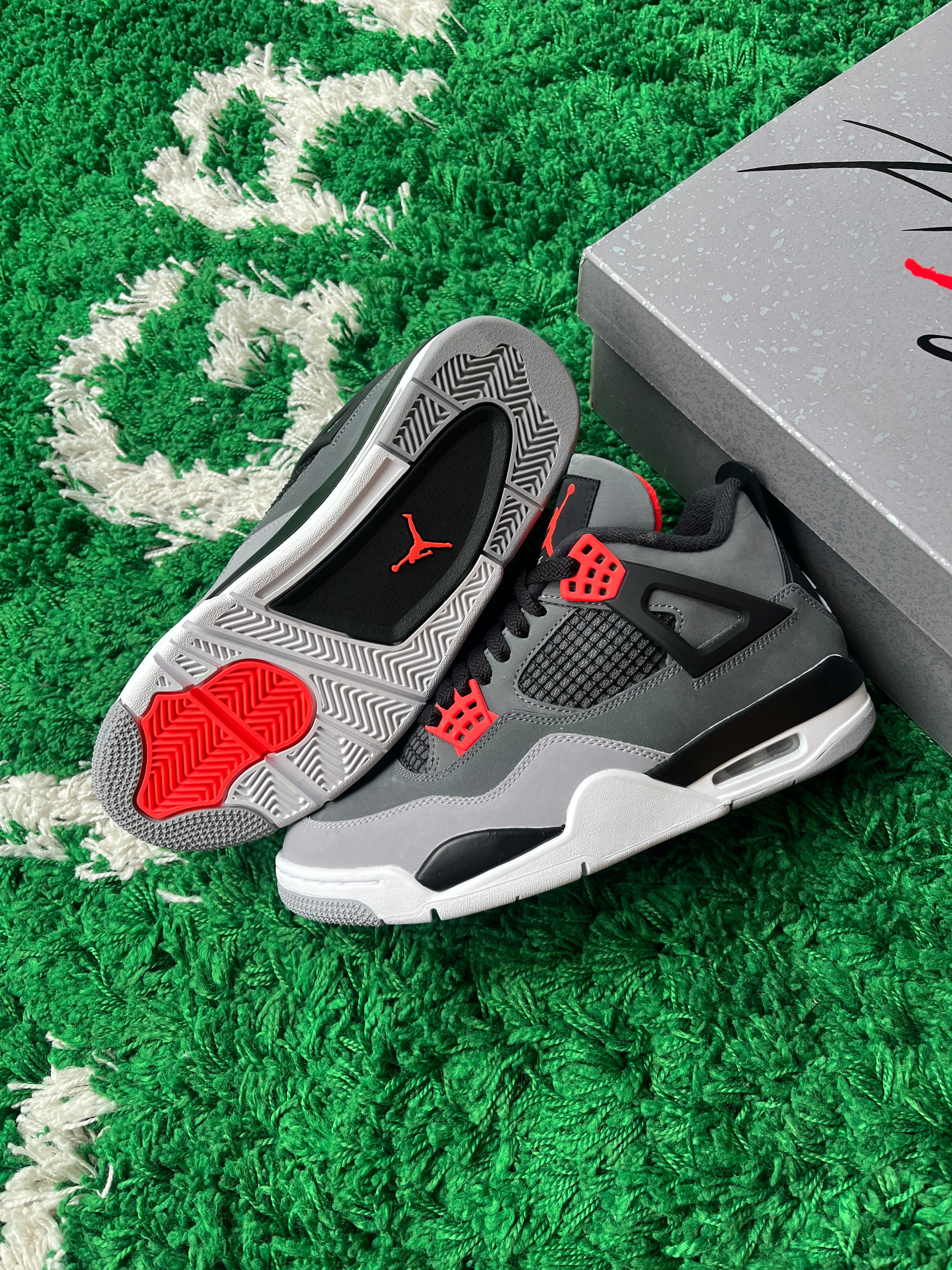 Jordan 4 “Infrared”